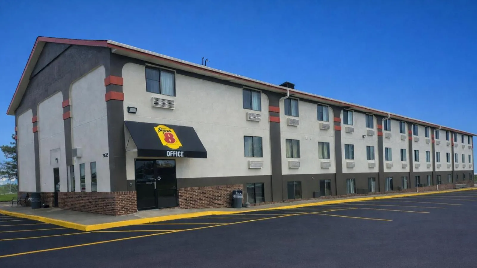 Property building in Super 8 by Wyndham Lincoln West