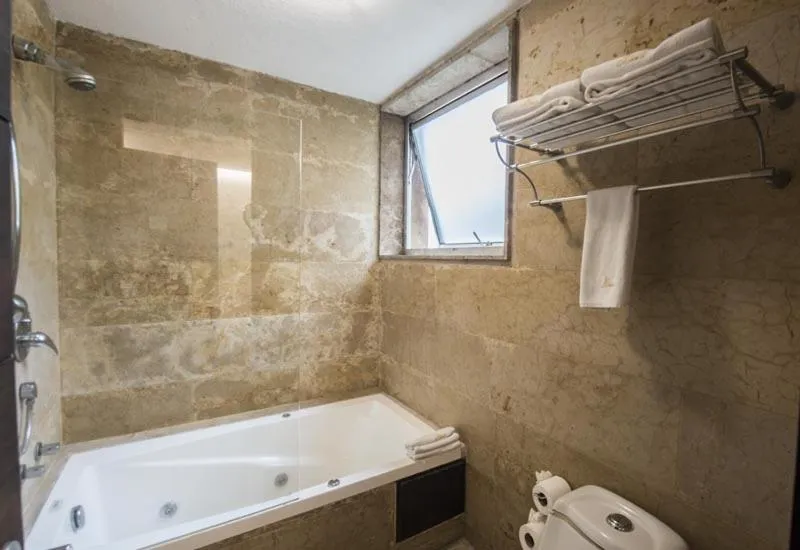 Shower in Colombe Hotel Boutique
