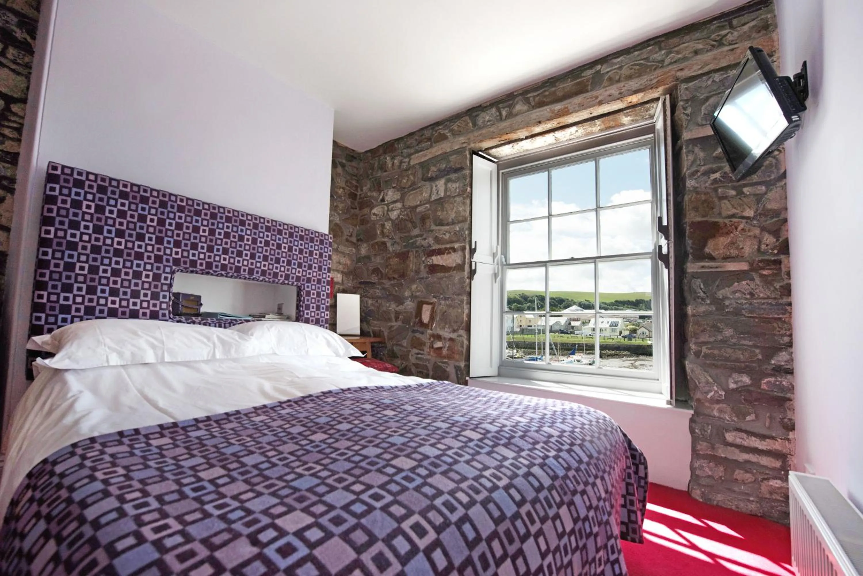 Bed in Harbourmaster Hotel