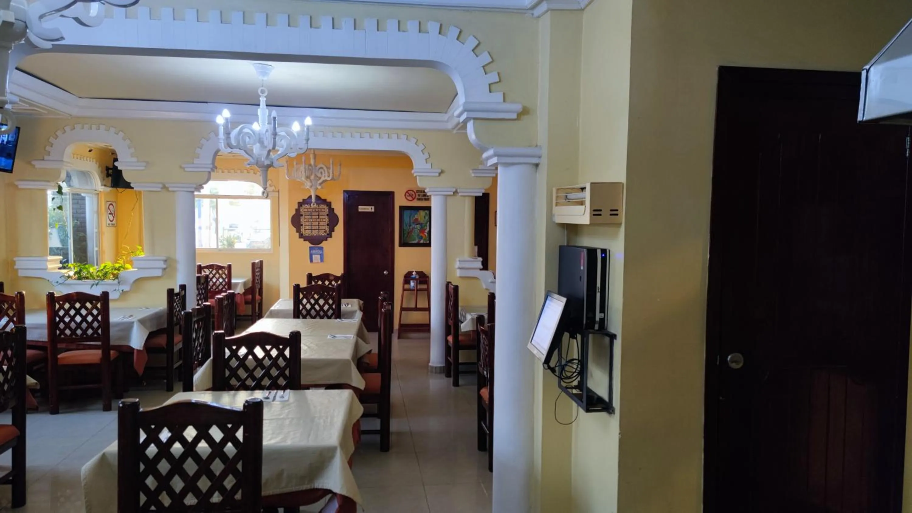 Restaurant/places to eat in Hotel Báez Carrizal