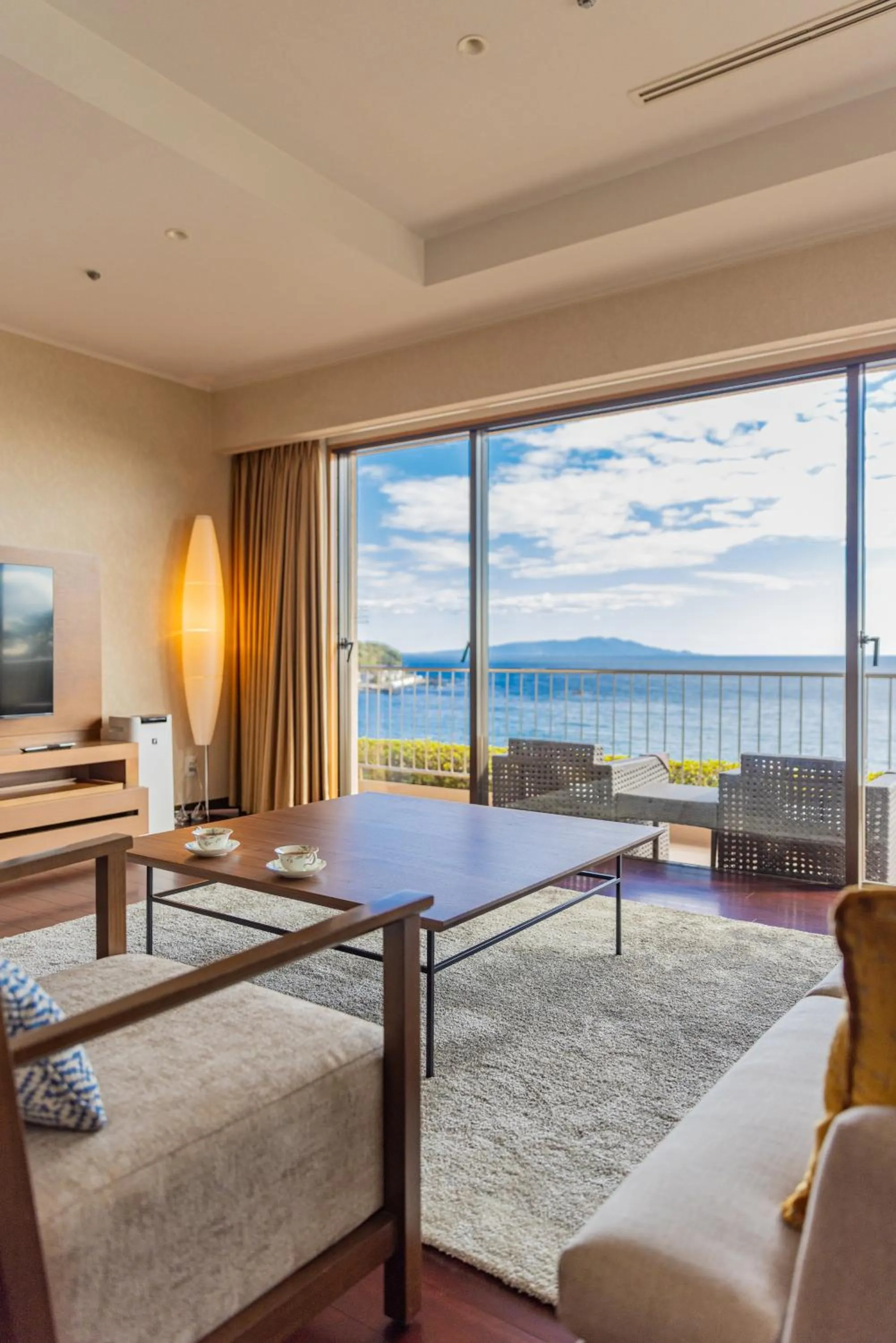 Sea view, Bed in Izu Imaihama Tokyu Hotel