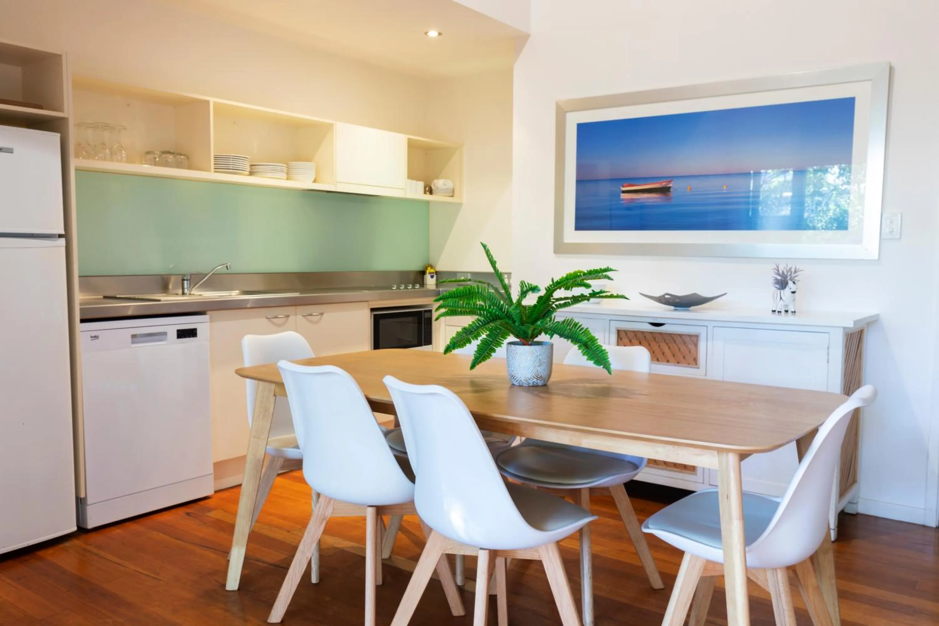 Kitchen or kitchenette in Mobys Beachside Retreat