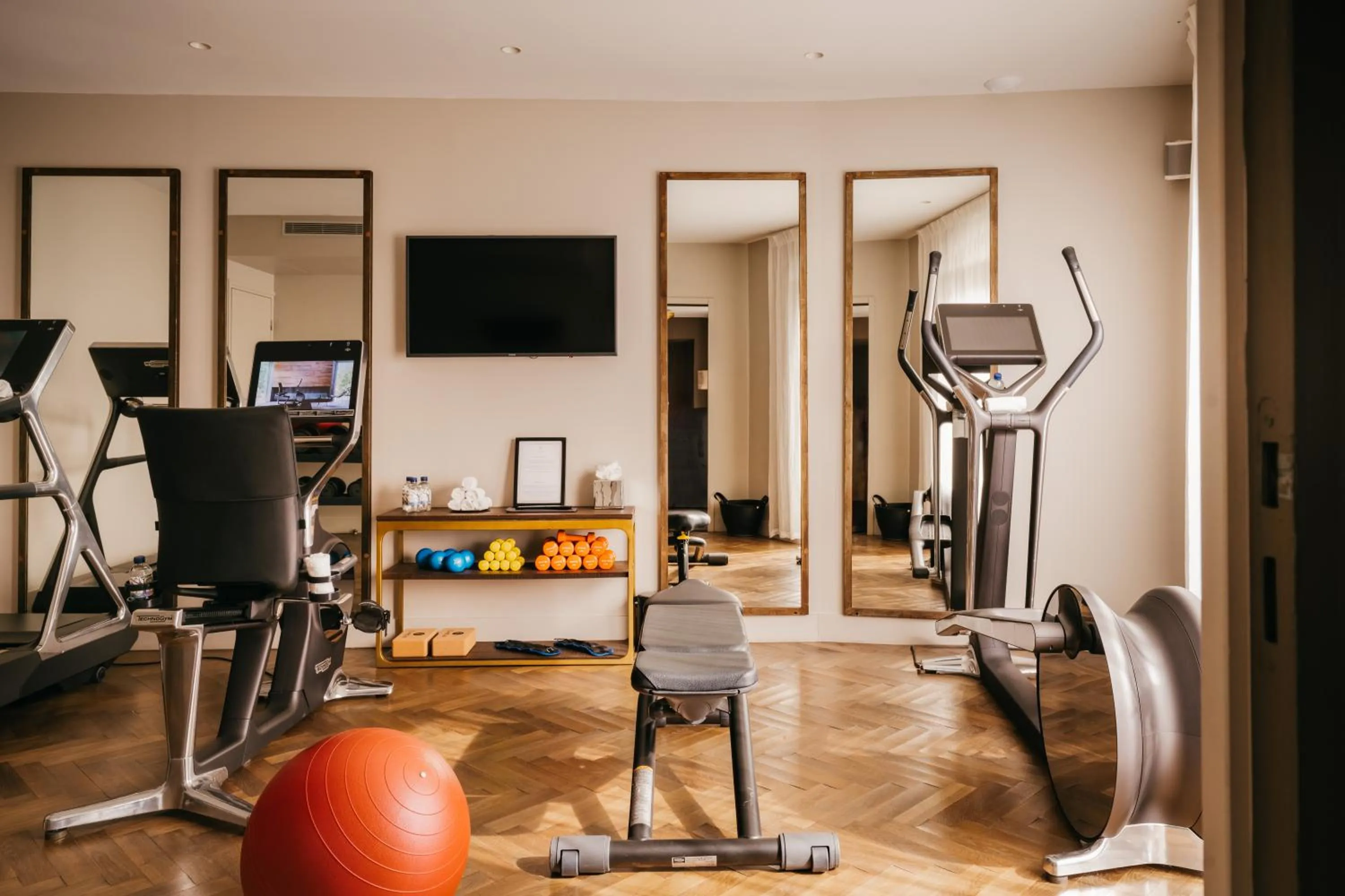 Fitness centre/facilities in Hôtel Les Roches Blanches Cassis