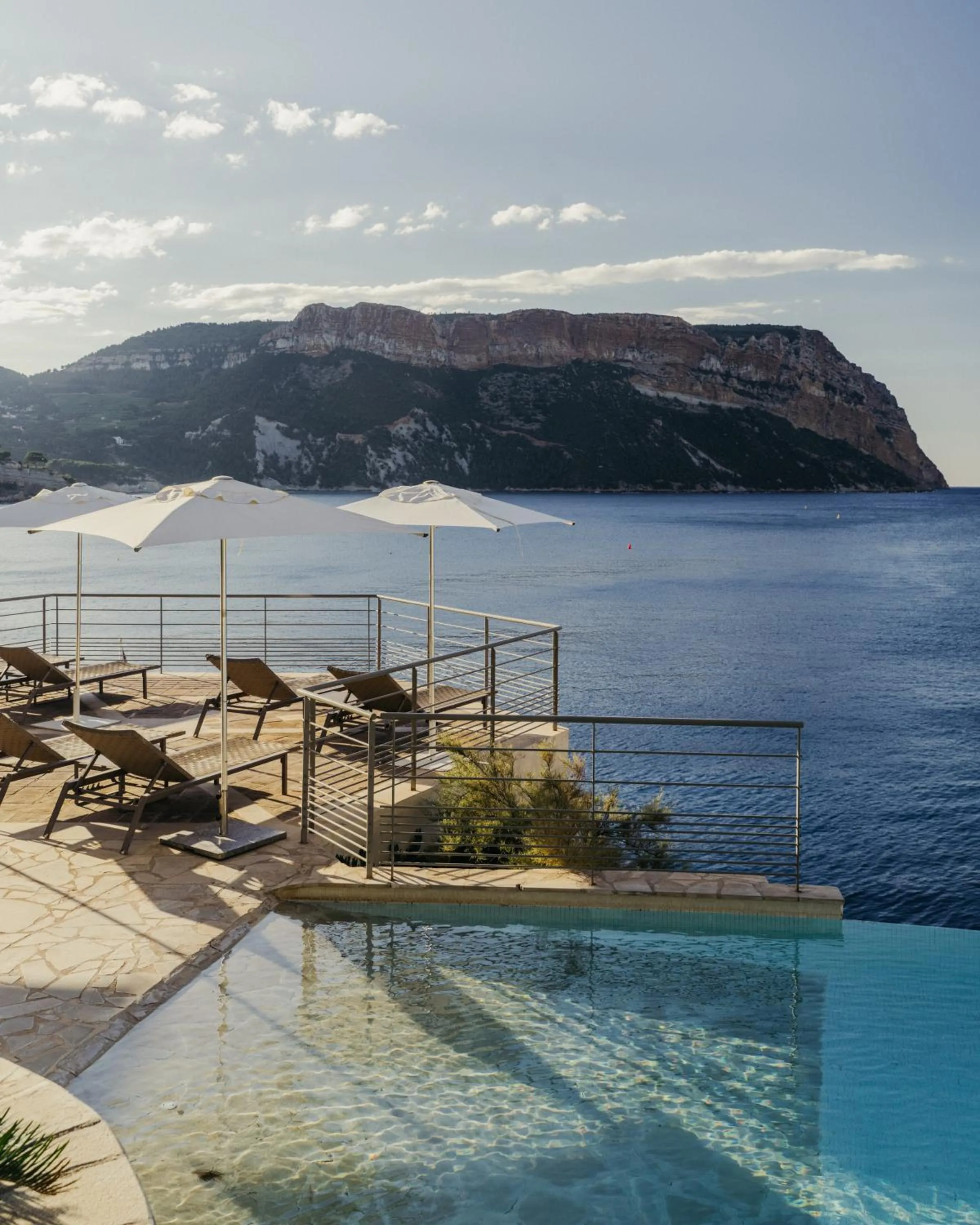 Pool view in Hôtel Les Roches Blanches Cassis