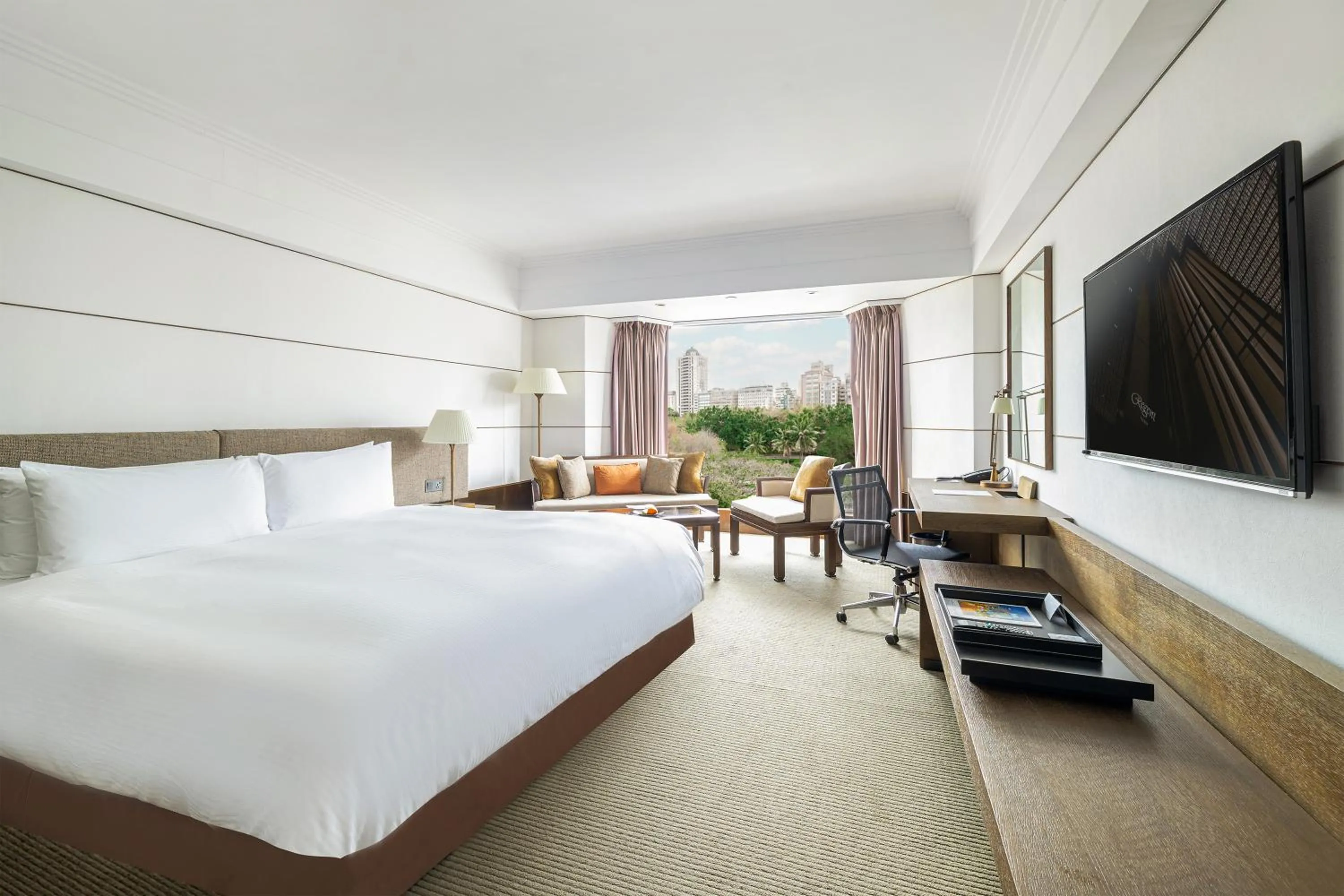 View (from property/room), Bed in Regent Taipei