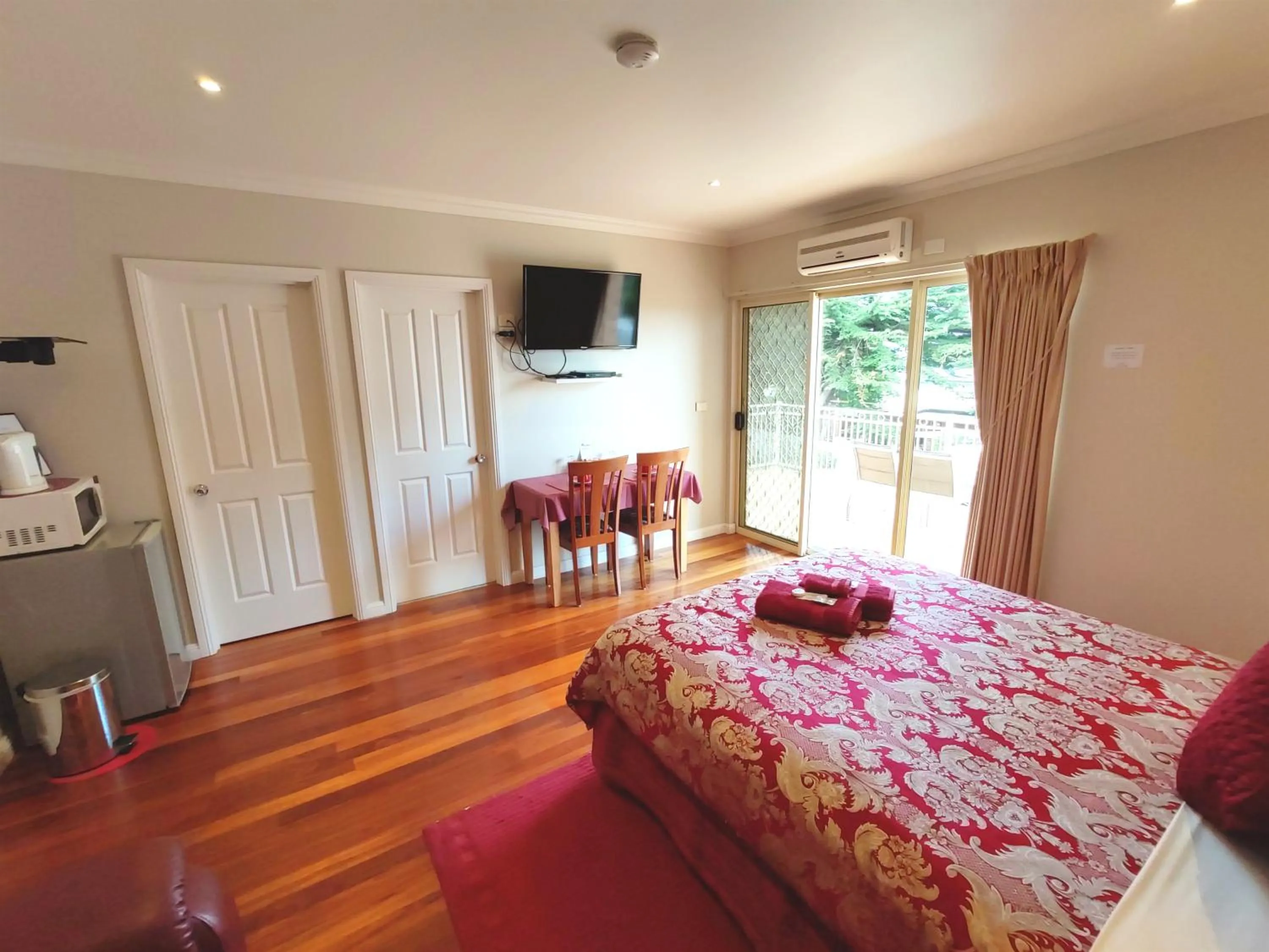 Bed in Angela's Beach Stays