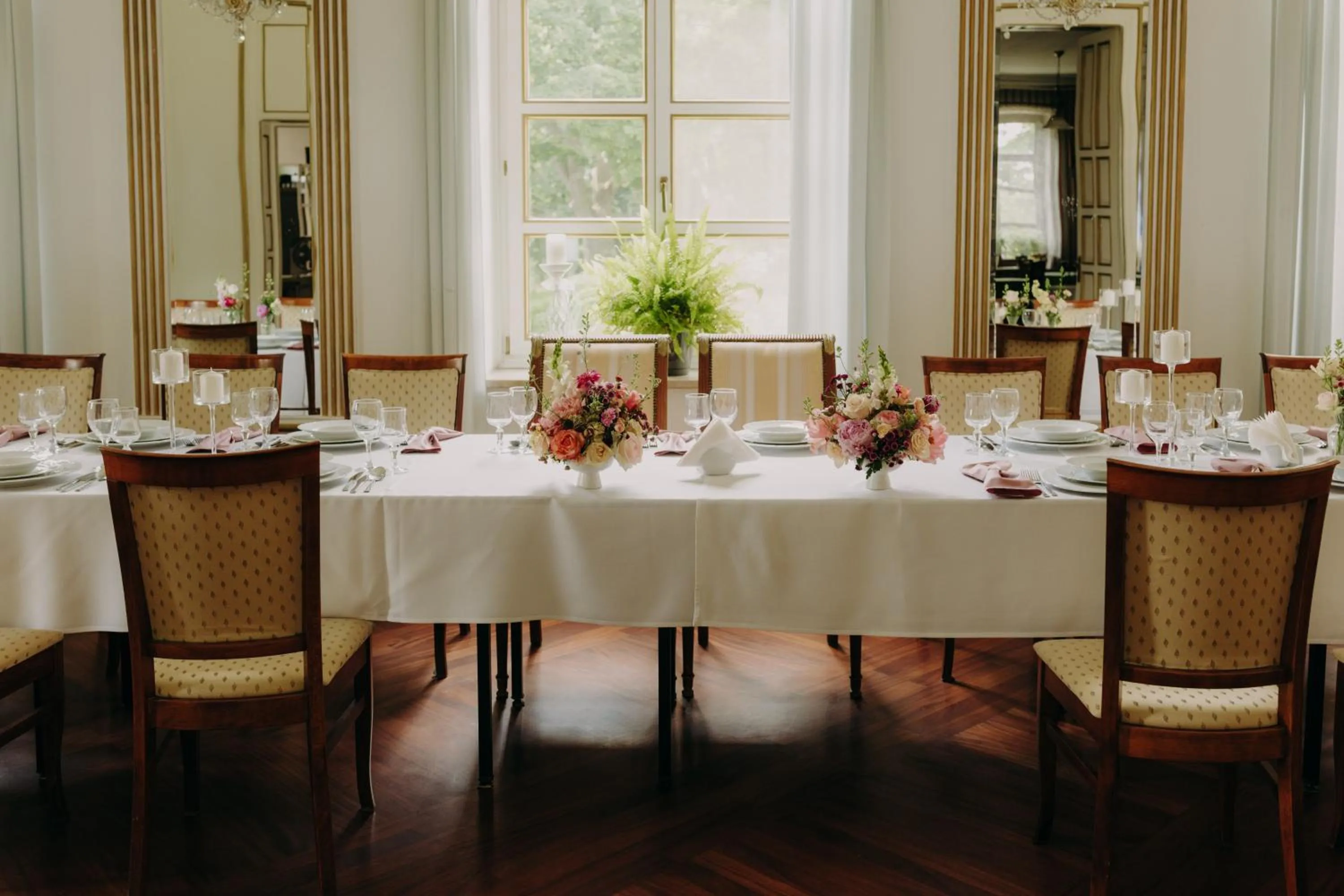 Restaurant/places to eat in Pałac w Małkowie