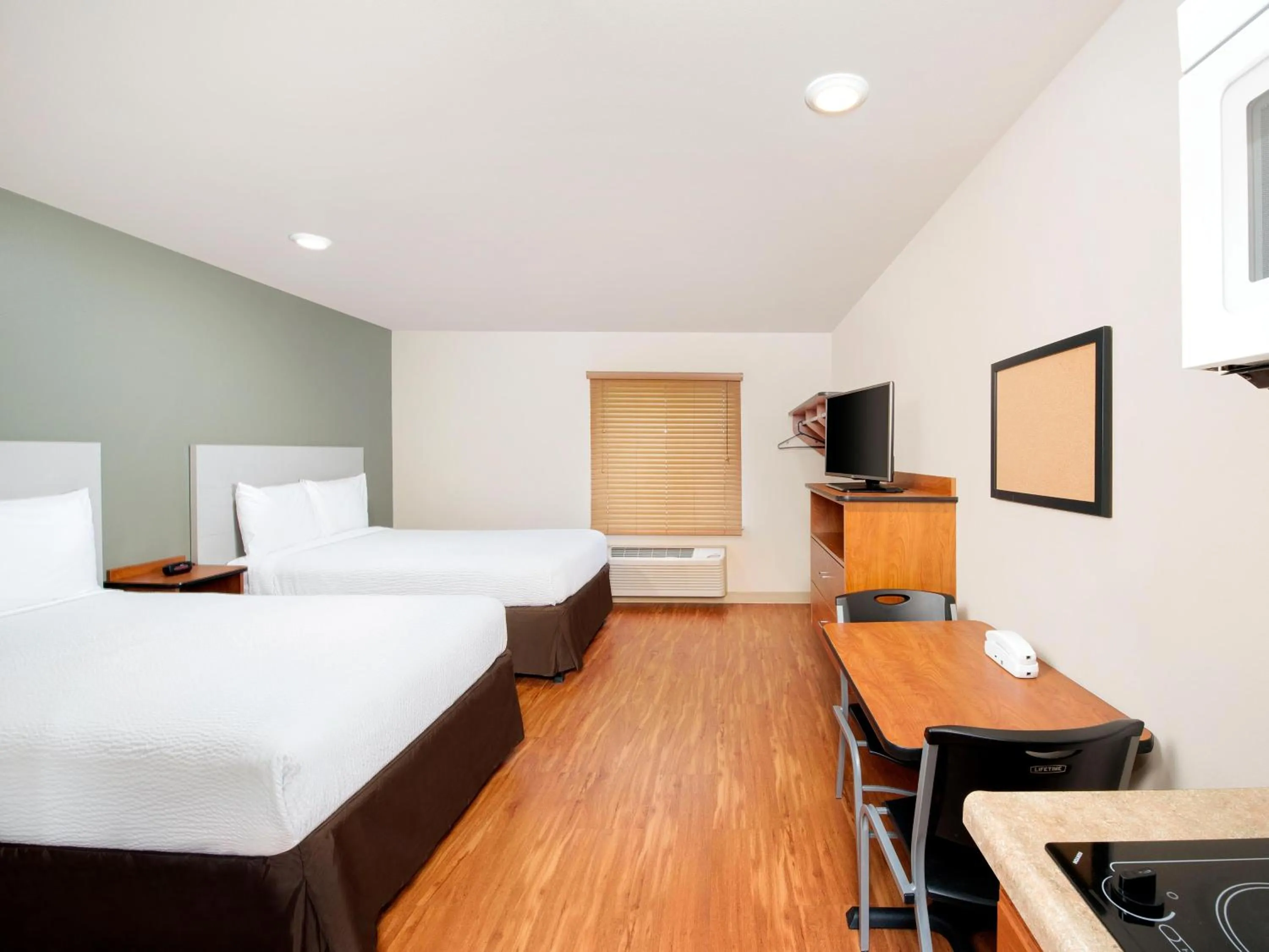 Bed in Extended Stay America Select Suites - Atlanta - Alpharetta