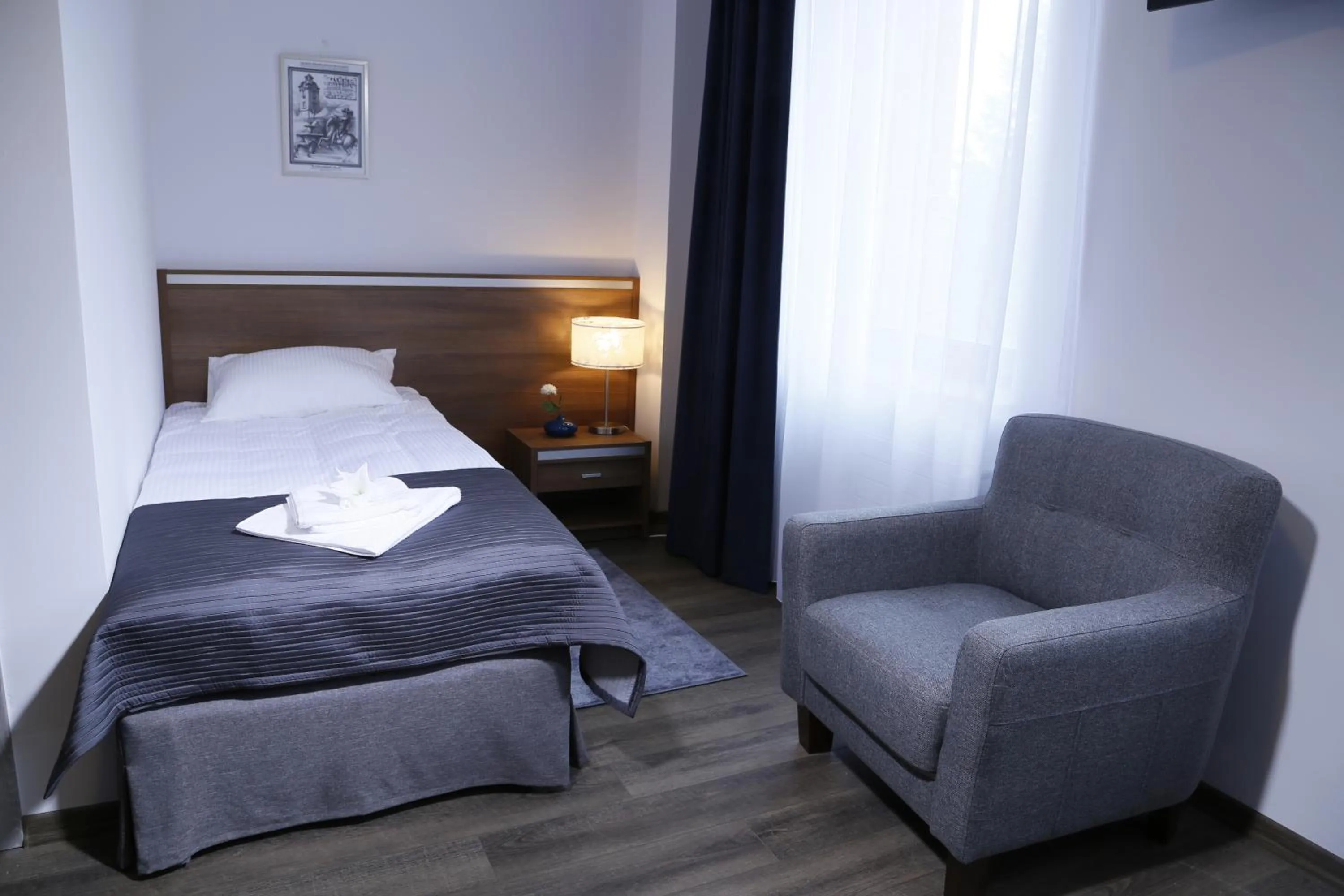 Bed in Glas-Hotel 3*