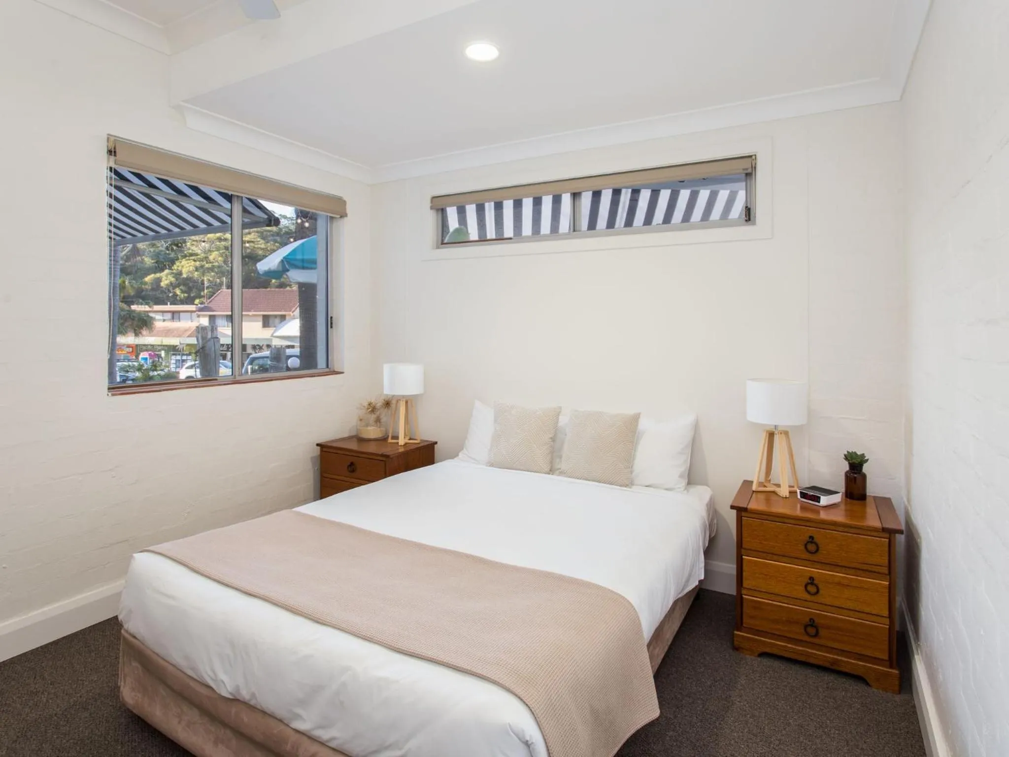 Bedroom, Bed in Blueys Motel