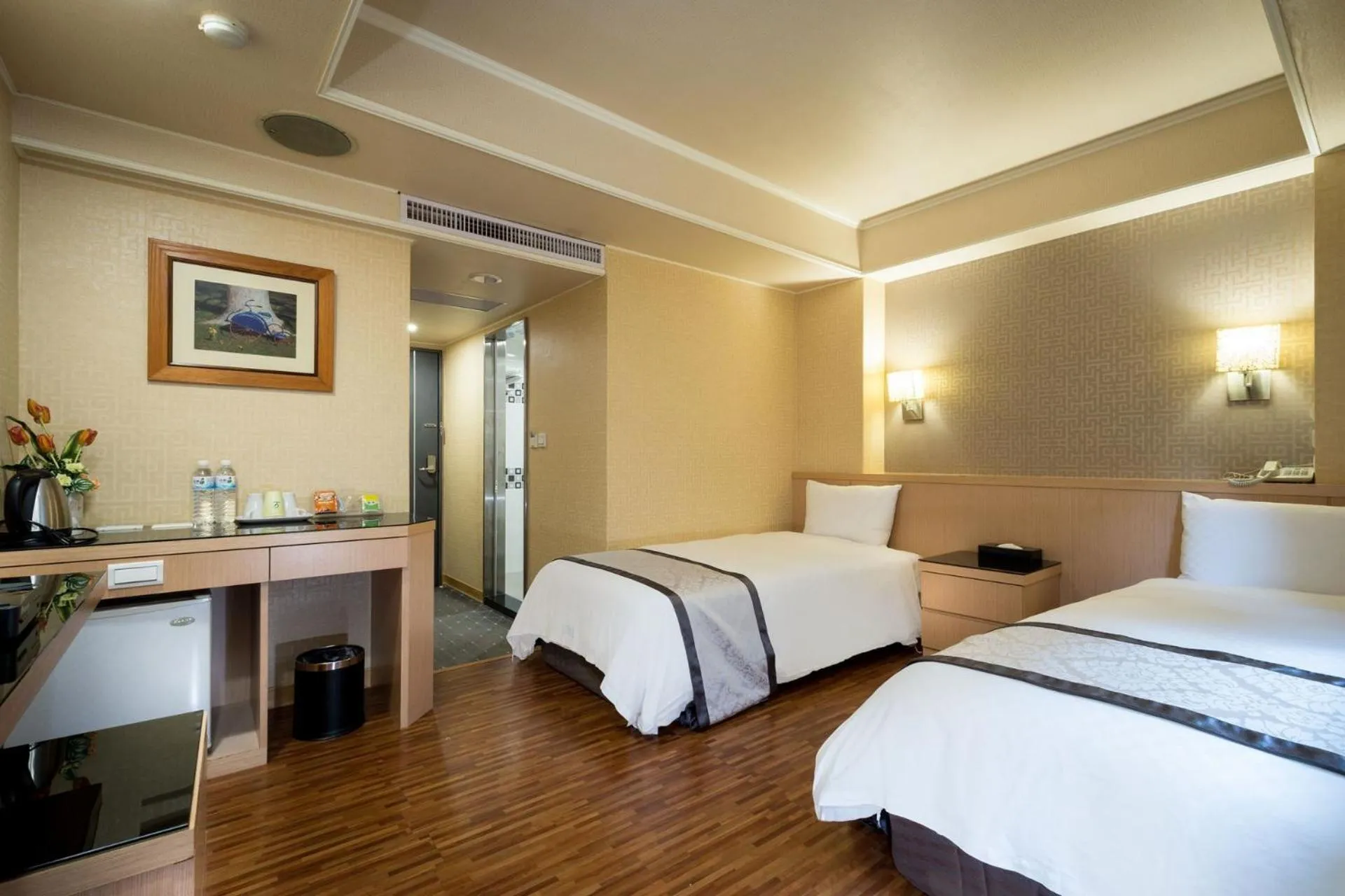 Photo of the whole room, Bed in Good Life Hotel - Shang Hwa