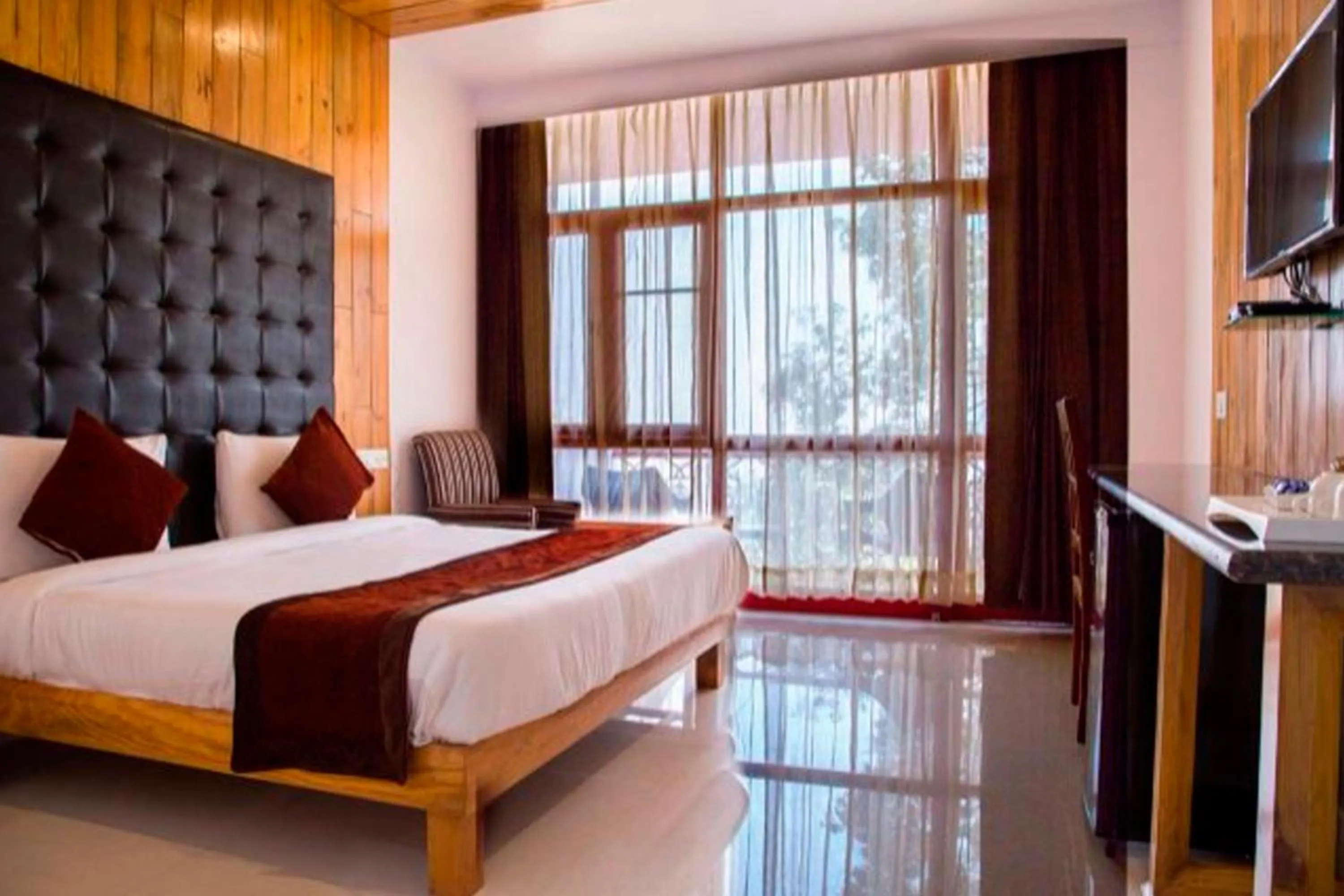 Bedroom, Bed in Blue Pine Resort