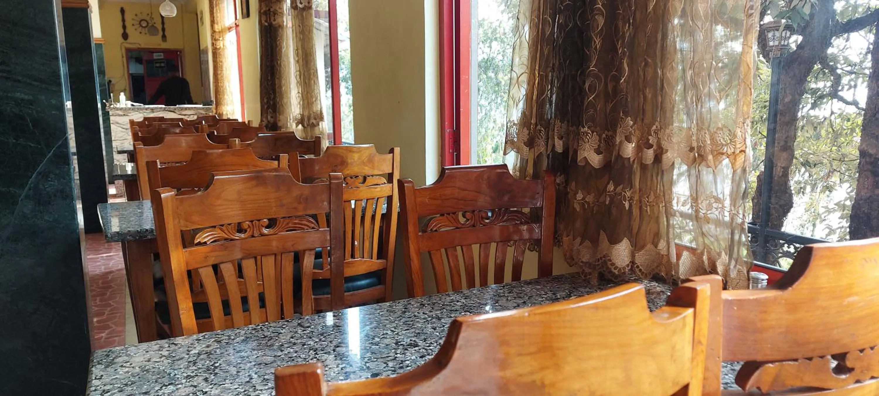 Restaurant/places to eat in Blue Pine Resort