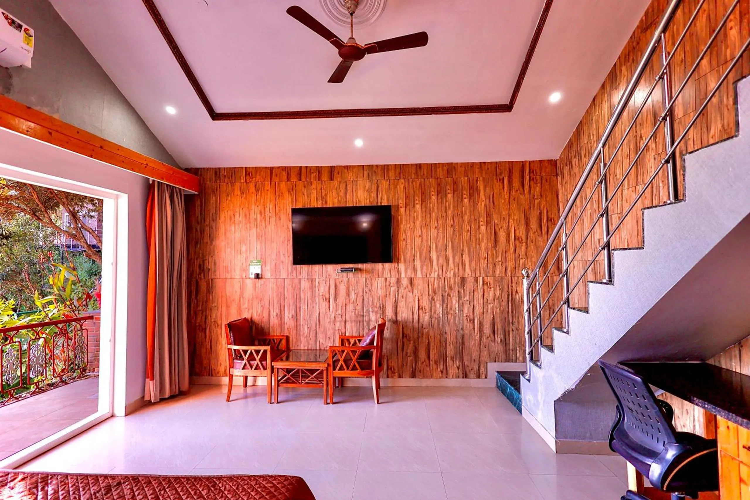 TV and multimedia in Blue Pine Resort