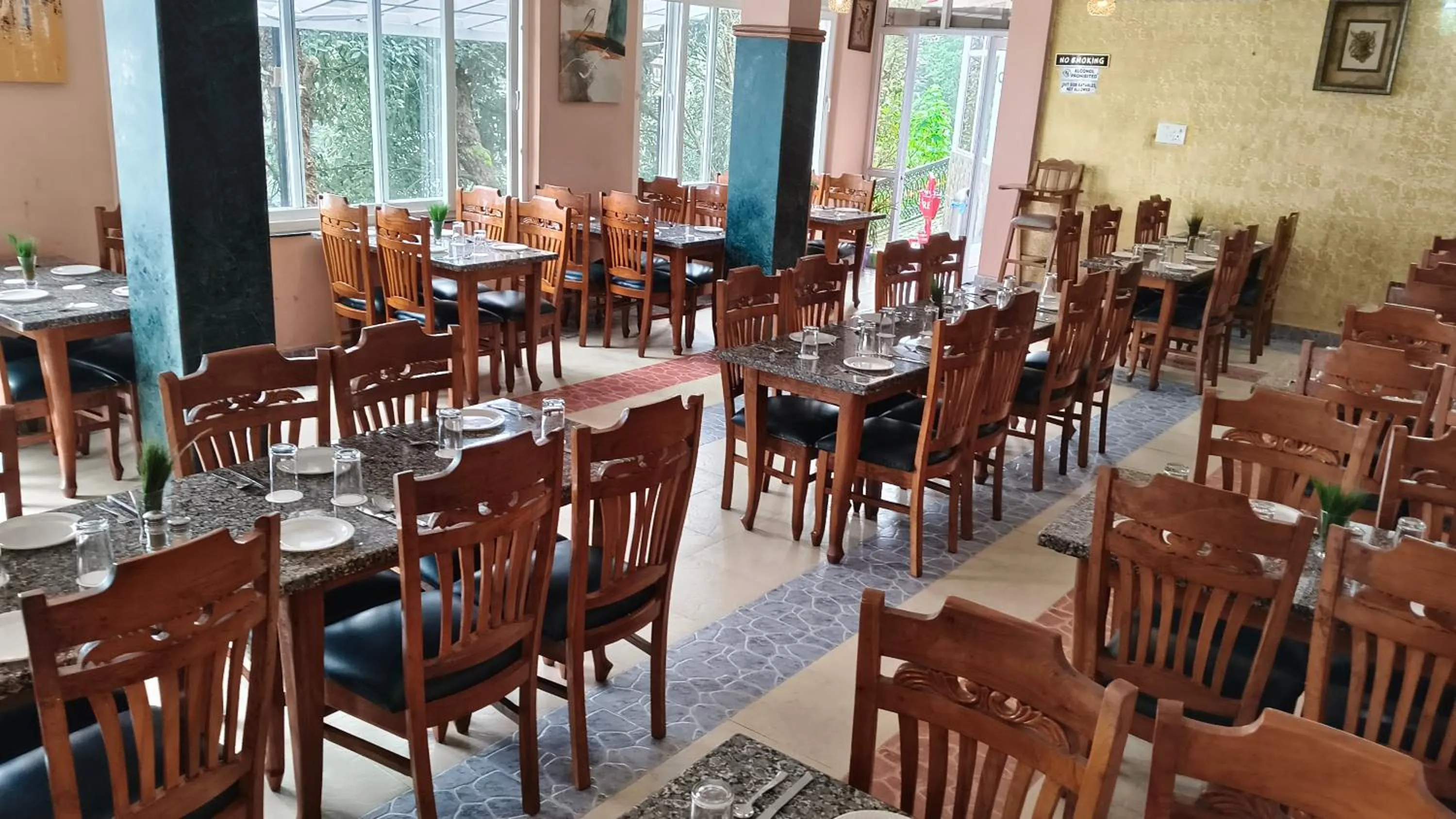 Restaurant/places to eat in Blue Pine Resort