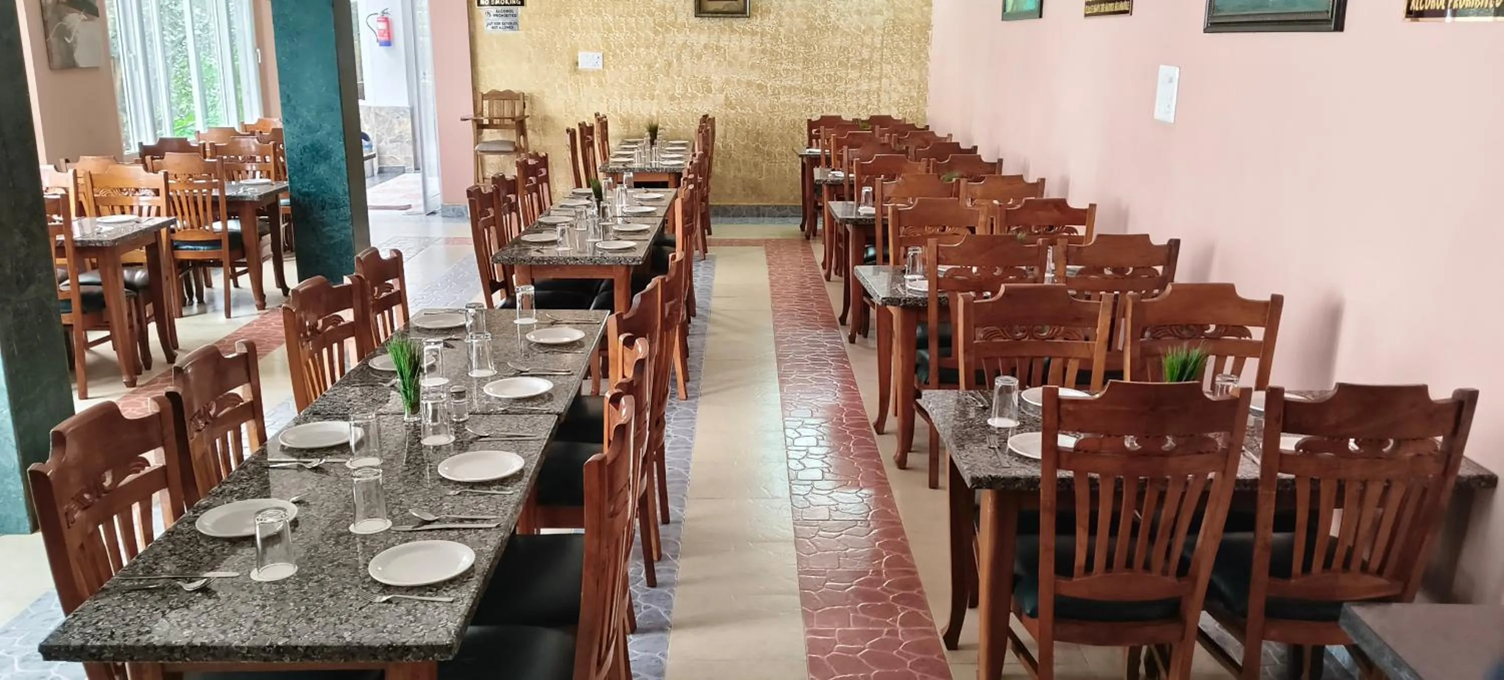 Restaurant/places to eat in Blue Pine Resort