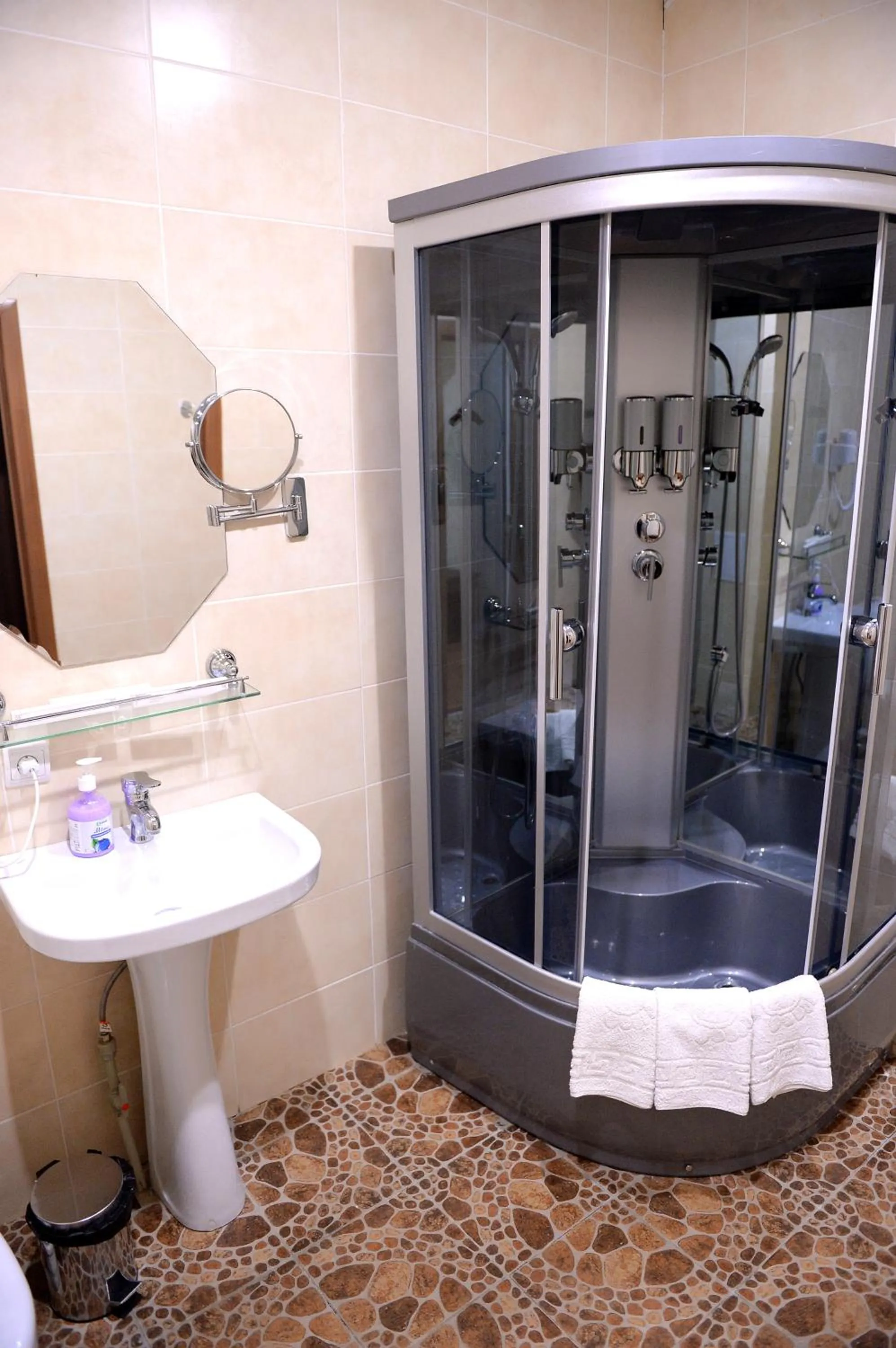 Bathroom in Pride Hotel