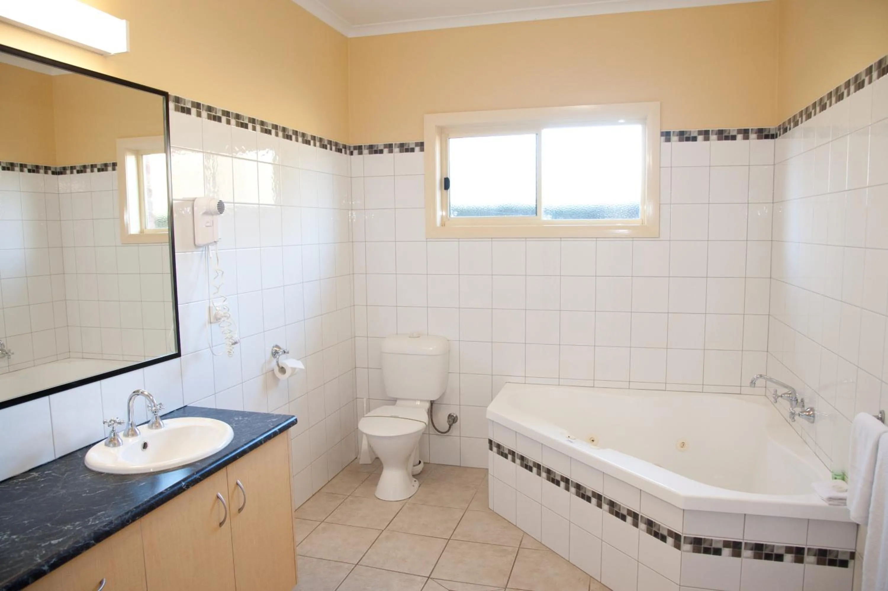 Photo of the whole room in Sportsmans Motor Inn