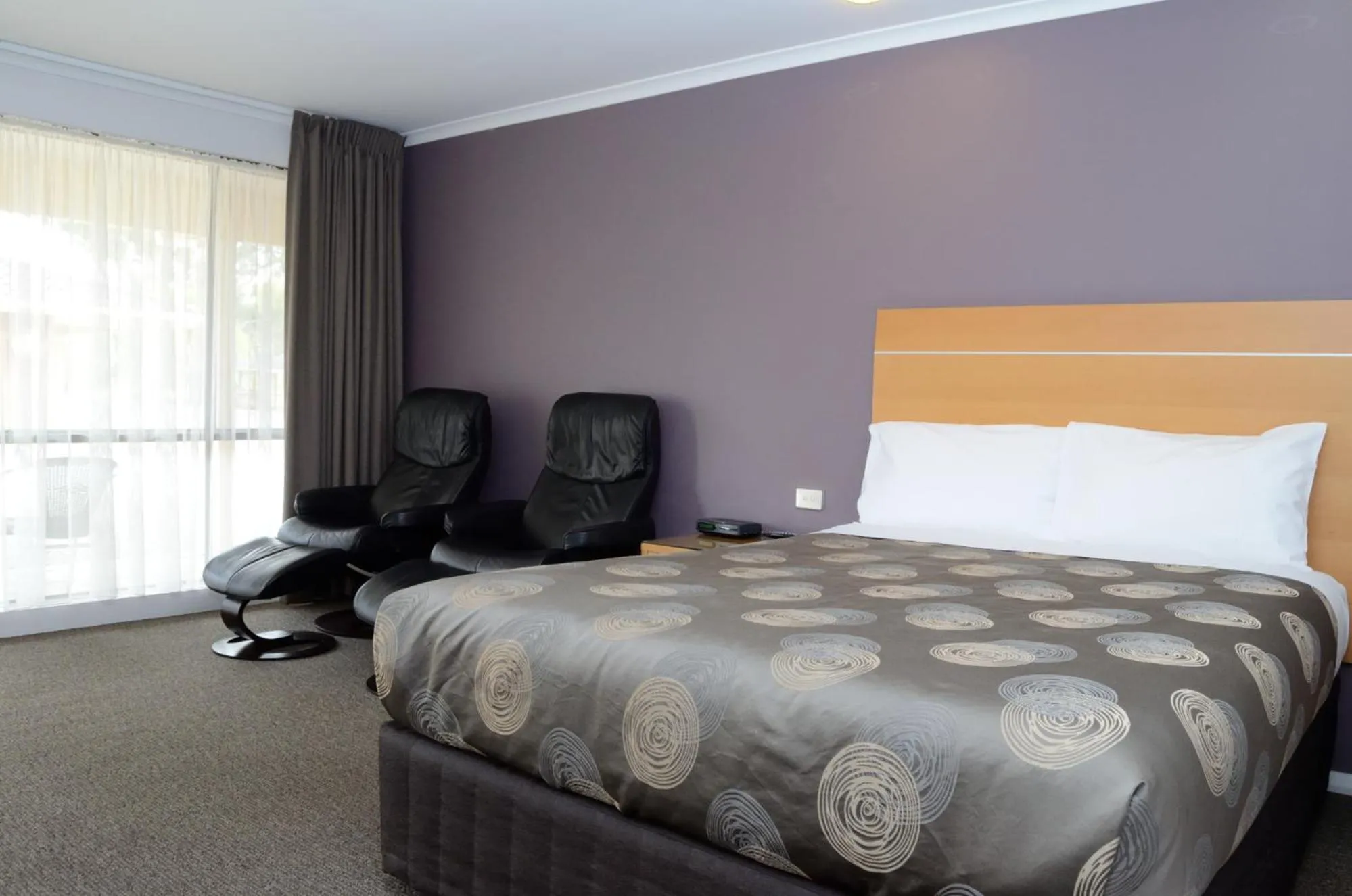 Bed in Sportsmans Motor Inn