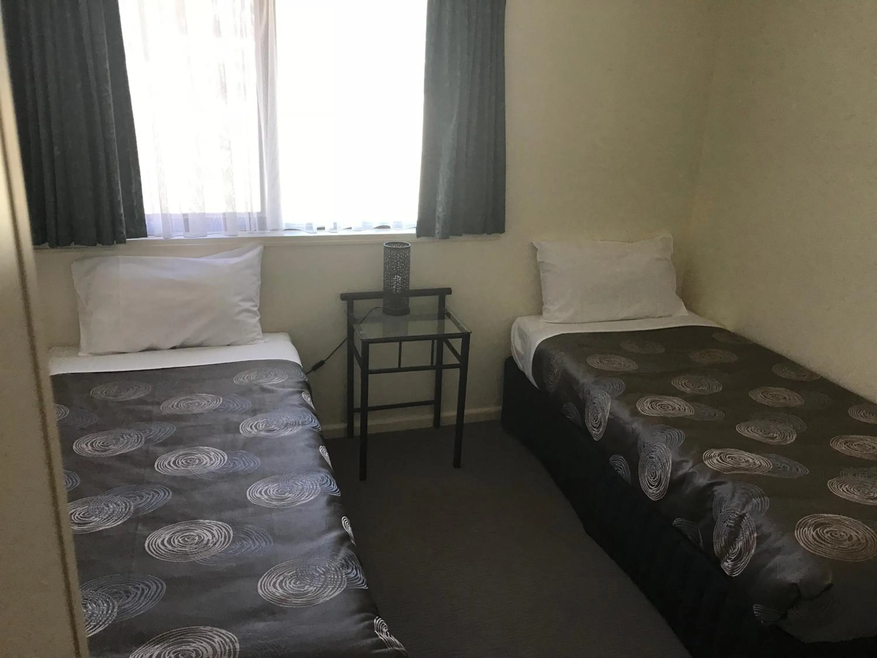 Bed in Sportsmans Motor Inn