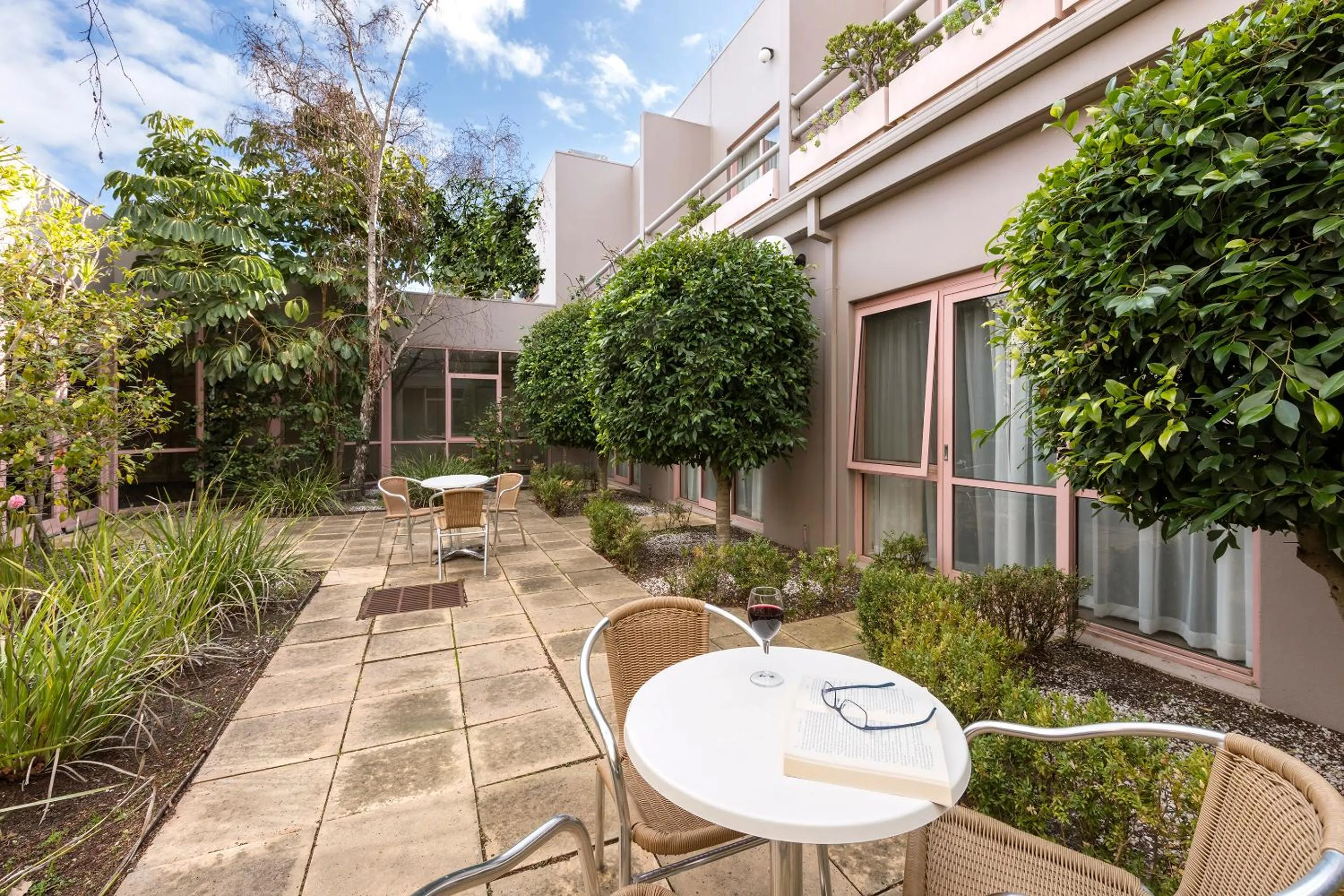Patio in Kimberley Gardens Hotel, Serviced Apartments and Serviced Townhouses