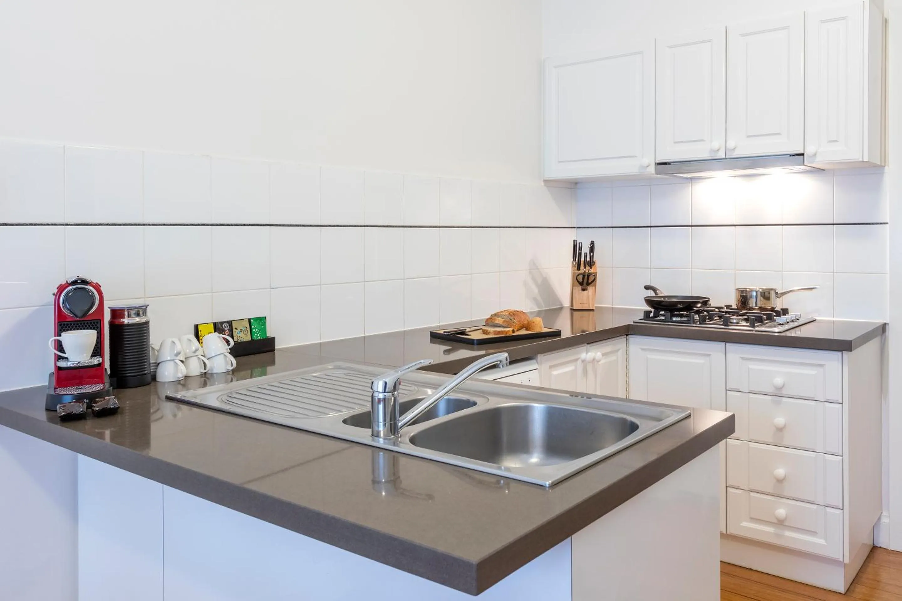 Kitchen or kitchenette in Kimberley Gardens Hotel, Serviced Apartments and Serviced Townhouses