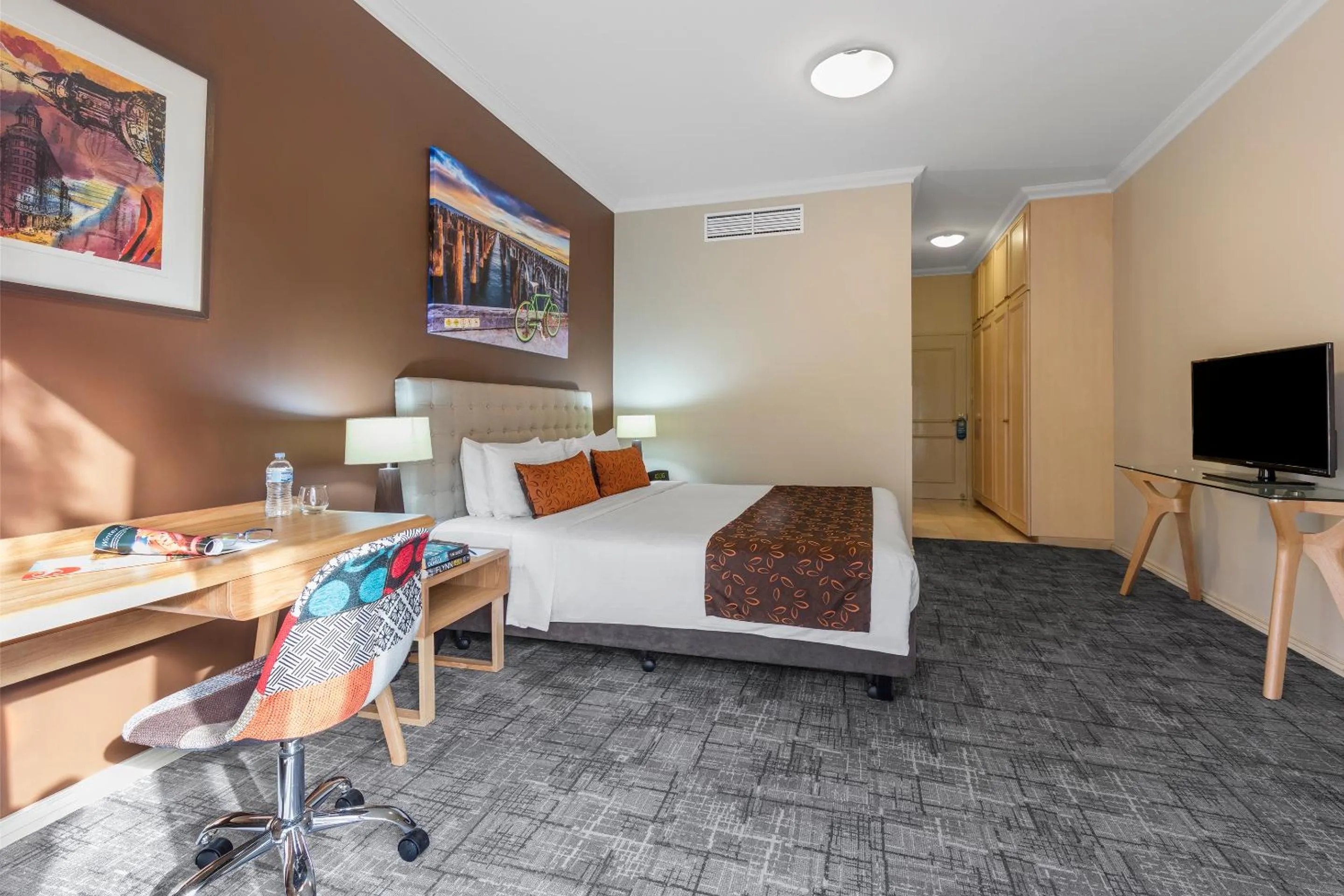 Photo of the whole room, Bed in Kimberley Gardens Hotel, Serviced Apartments and Serviced Townhouses