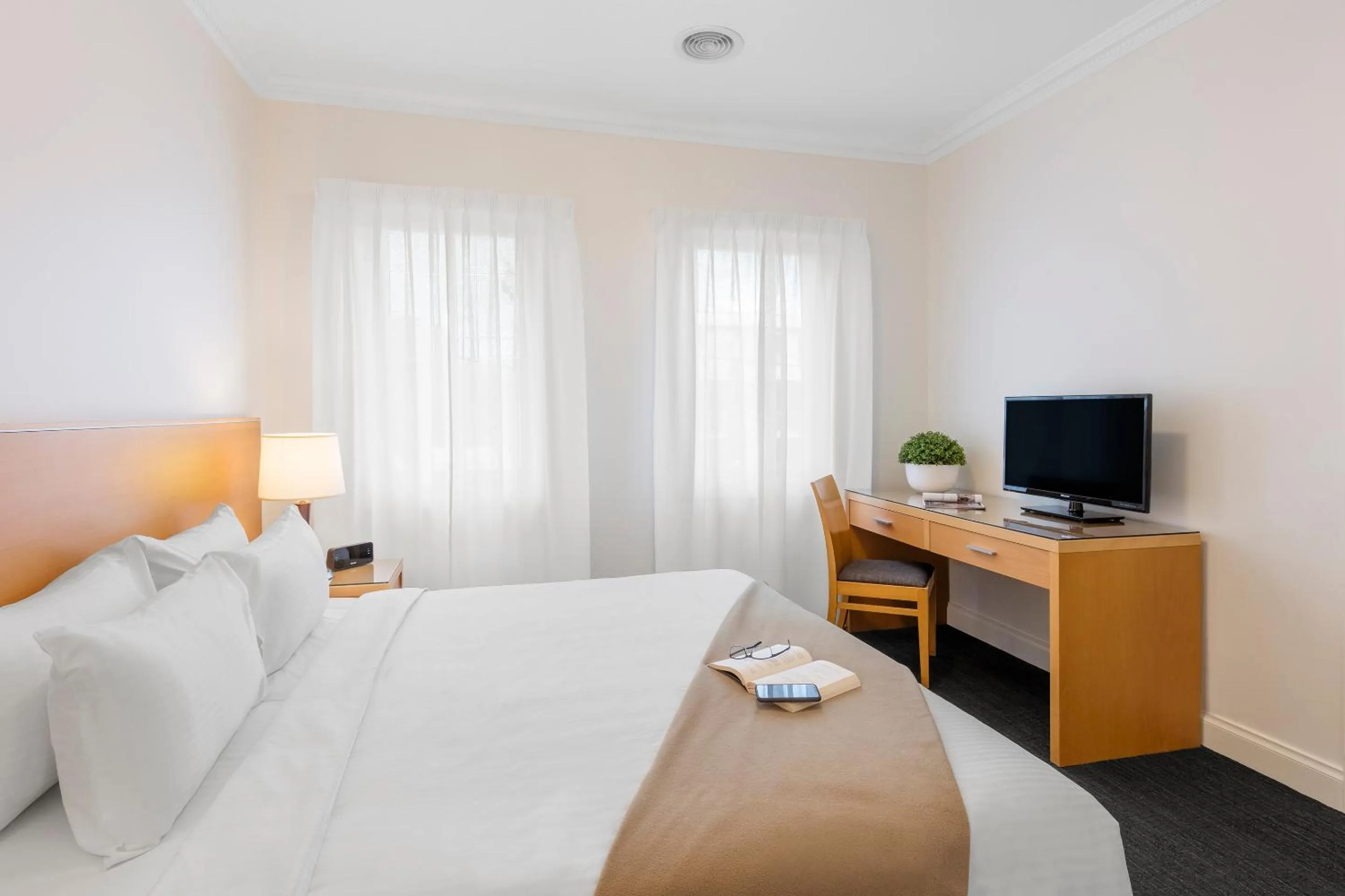 Bedroom, Bed in Kimberley Gardens Hotel, Serviced Apartments and Serviced Townhouses