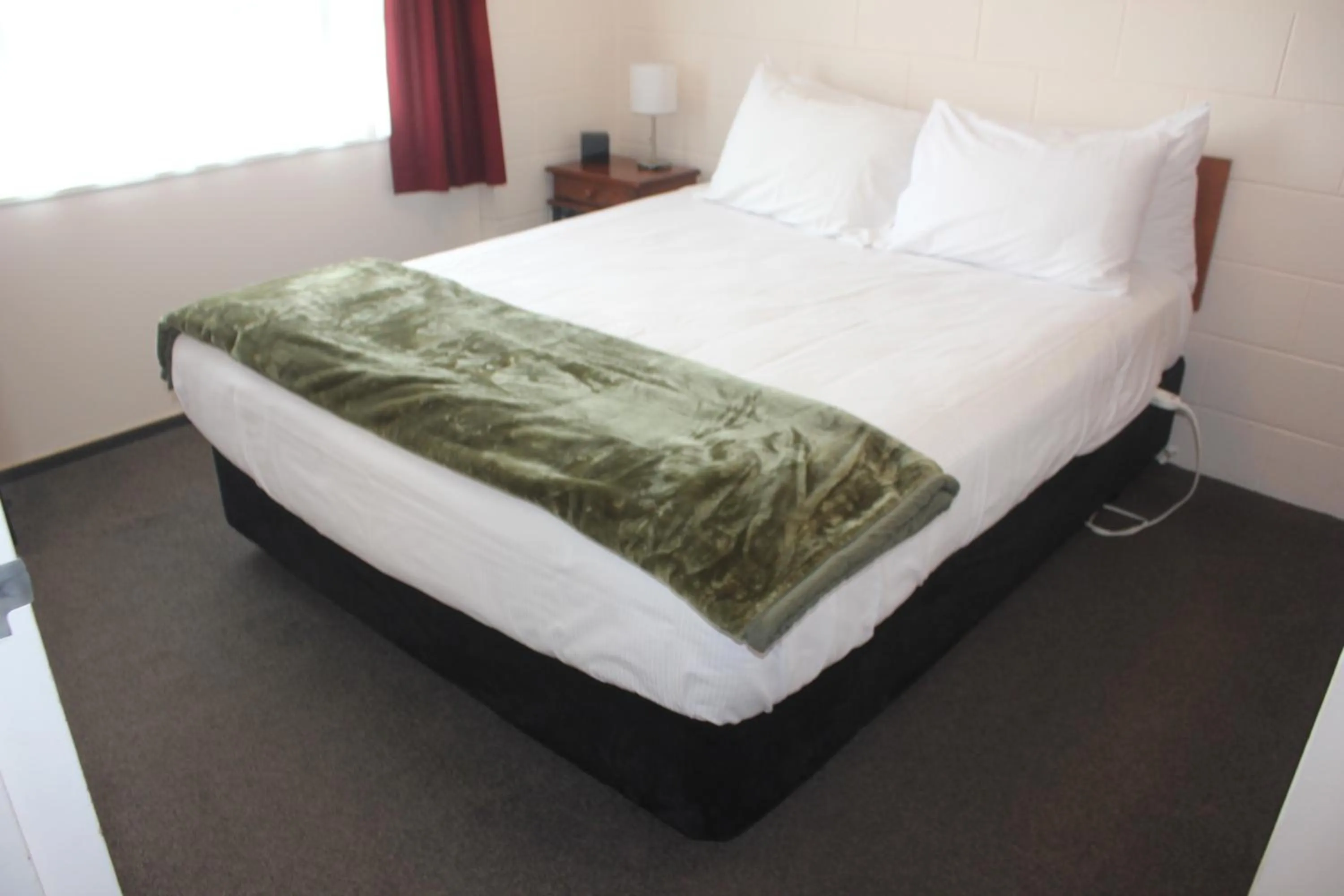Bed in Kapiti Gateway Motel