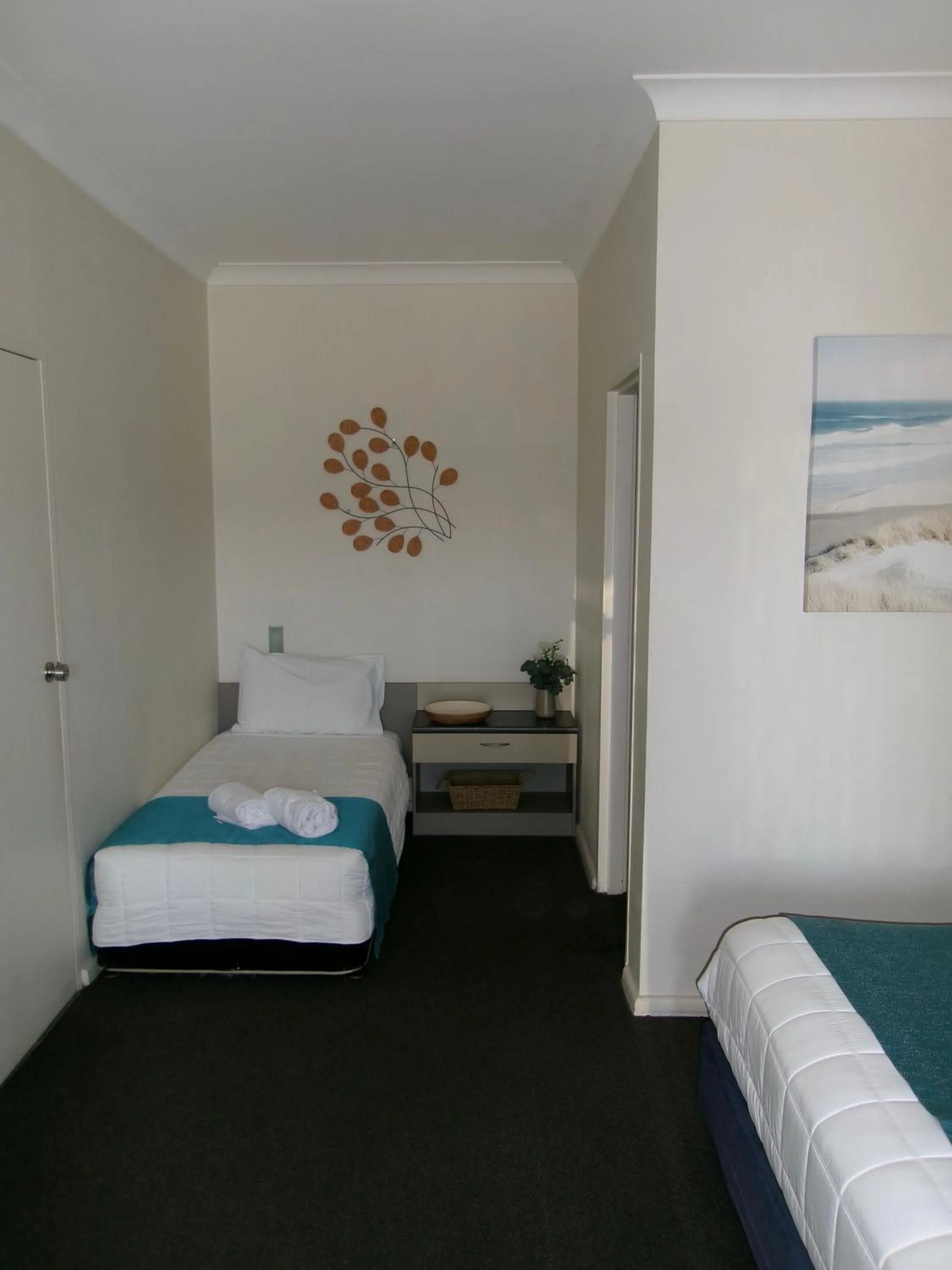 Bed in Caravilla Motor Inn