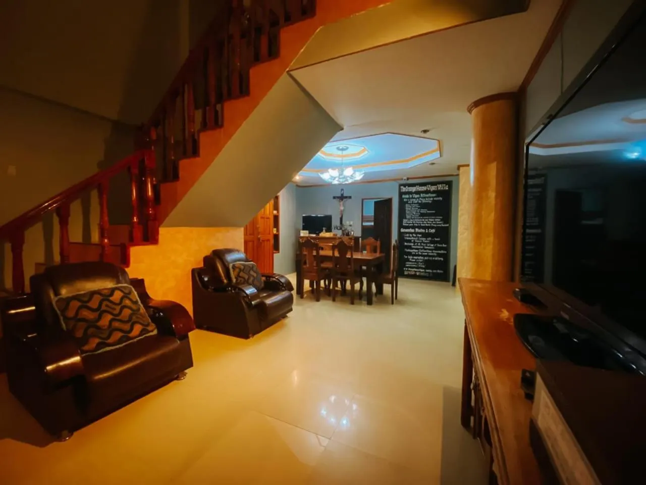 The Orange House - Vigan Villa