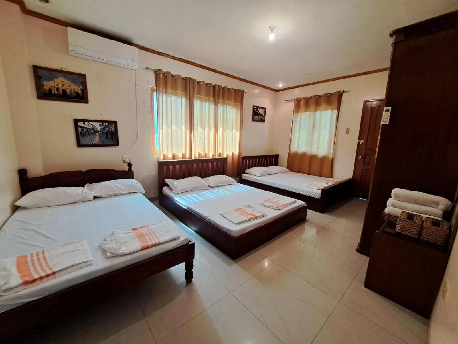 Bed in The Orange House - Vigan Villa