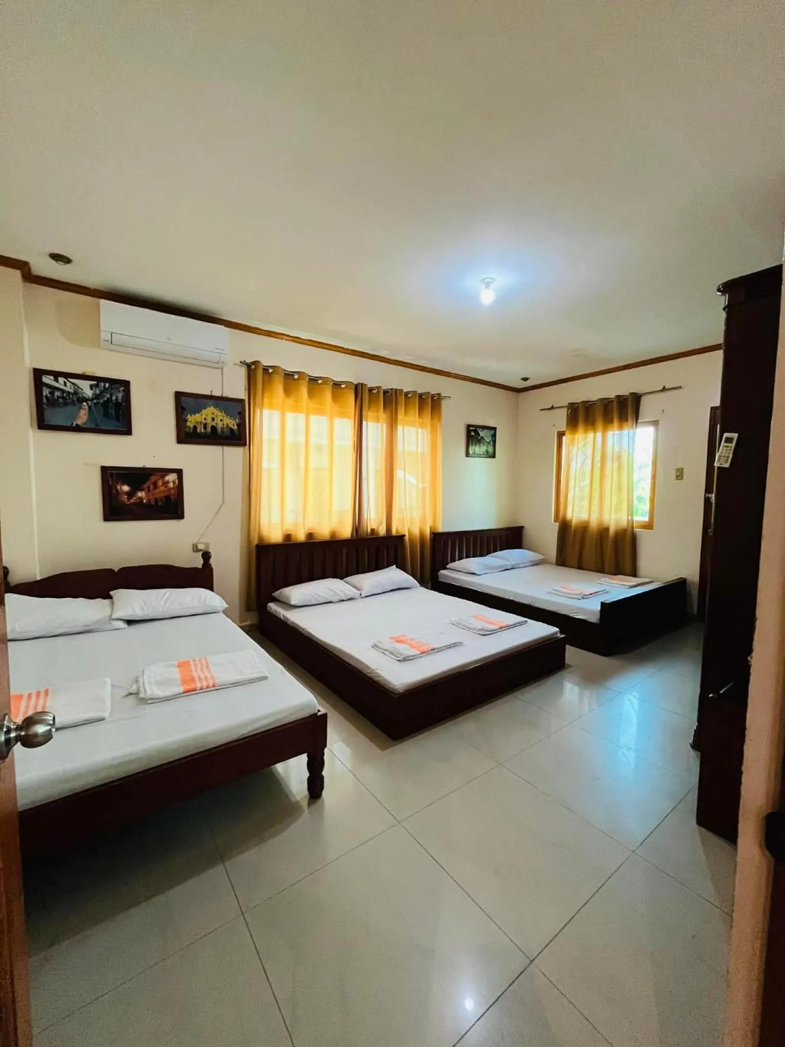 Bed in The Orange House - Vigan Villa