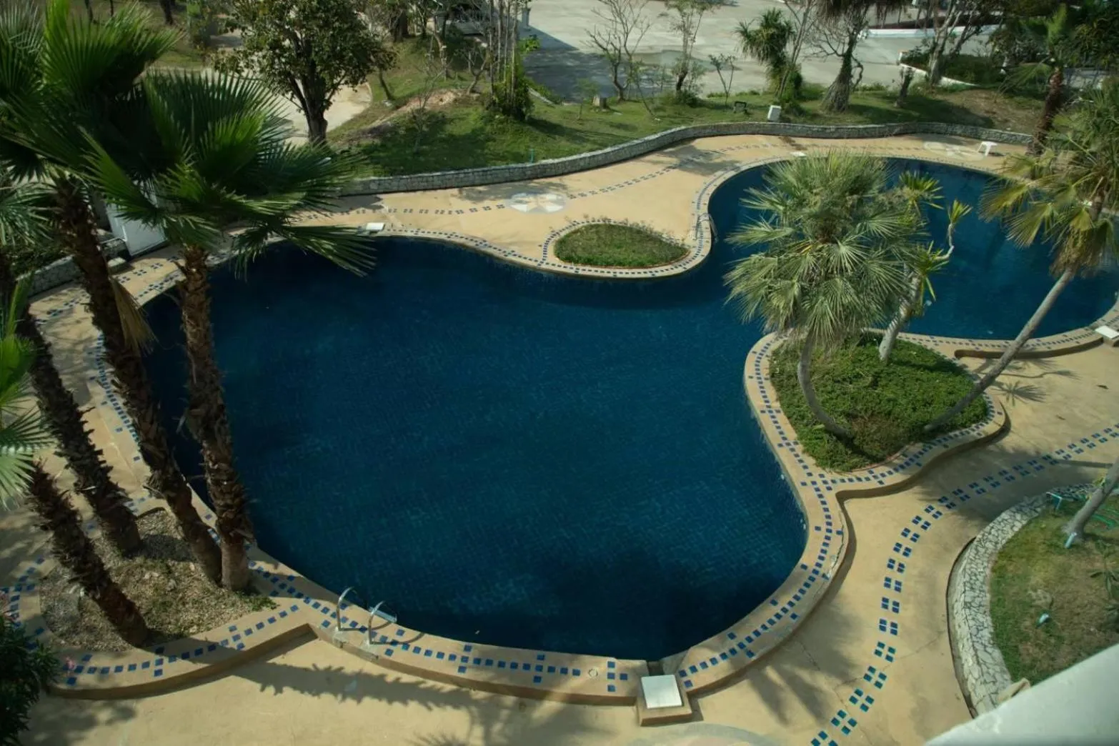 Swimming pool in Gassan Panorama Golf Club