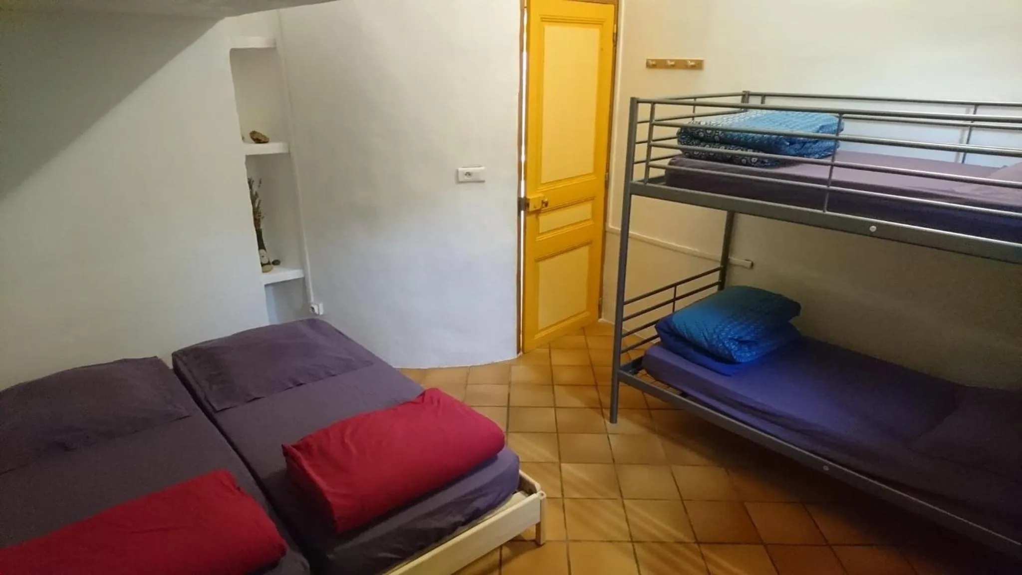 Photo of the whole room, Bed in Chambres d'hôtes Gîte Saint Roch