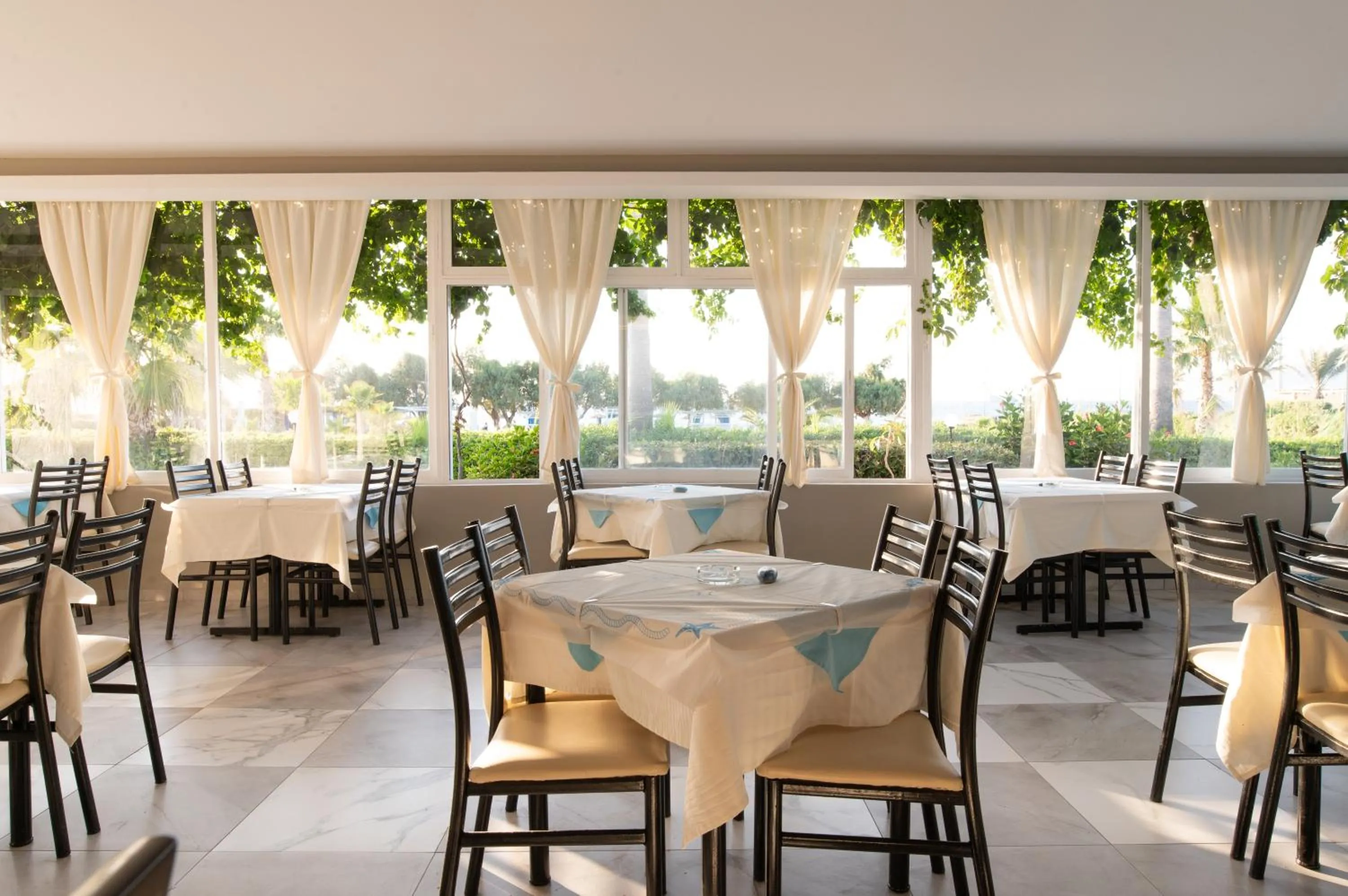 Restaurant/places to eat in Costa Angela Seaside Resort