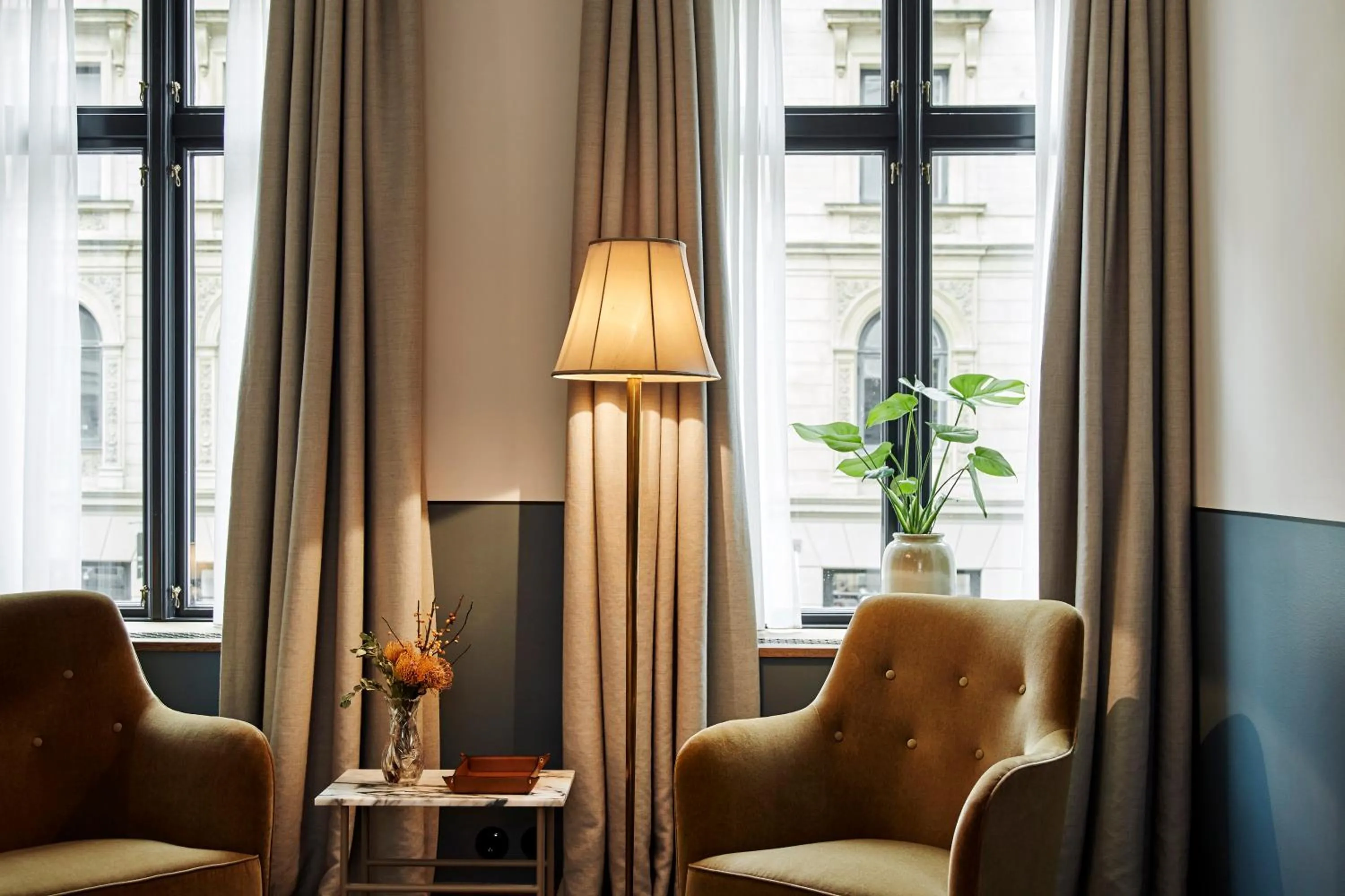 Seating area in Hotel Sanders