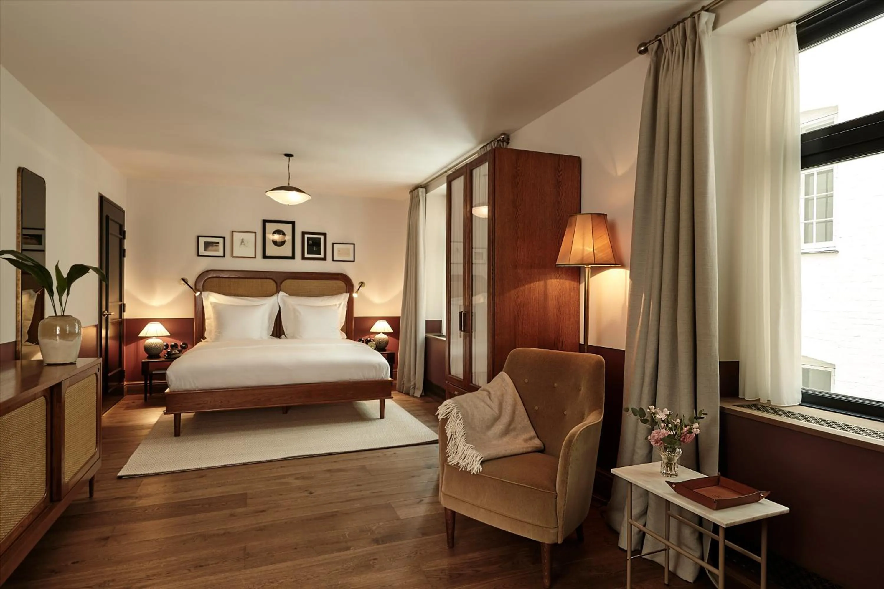 Photo of the whole room, Bed in Hotel Sanders