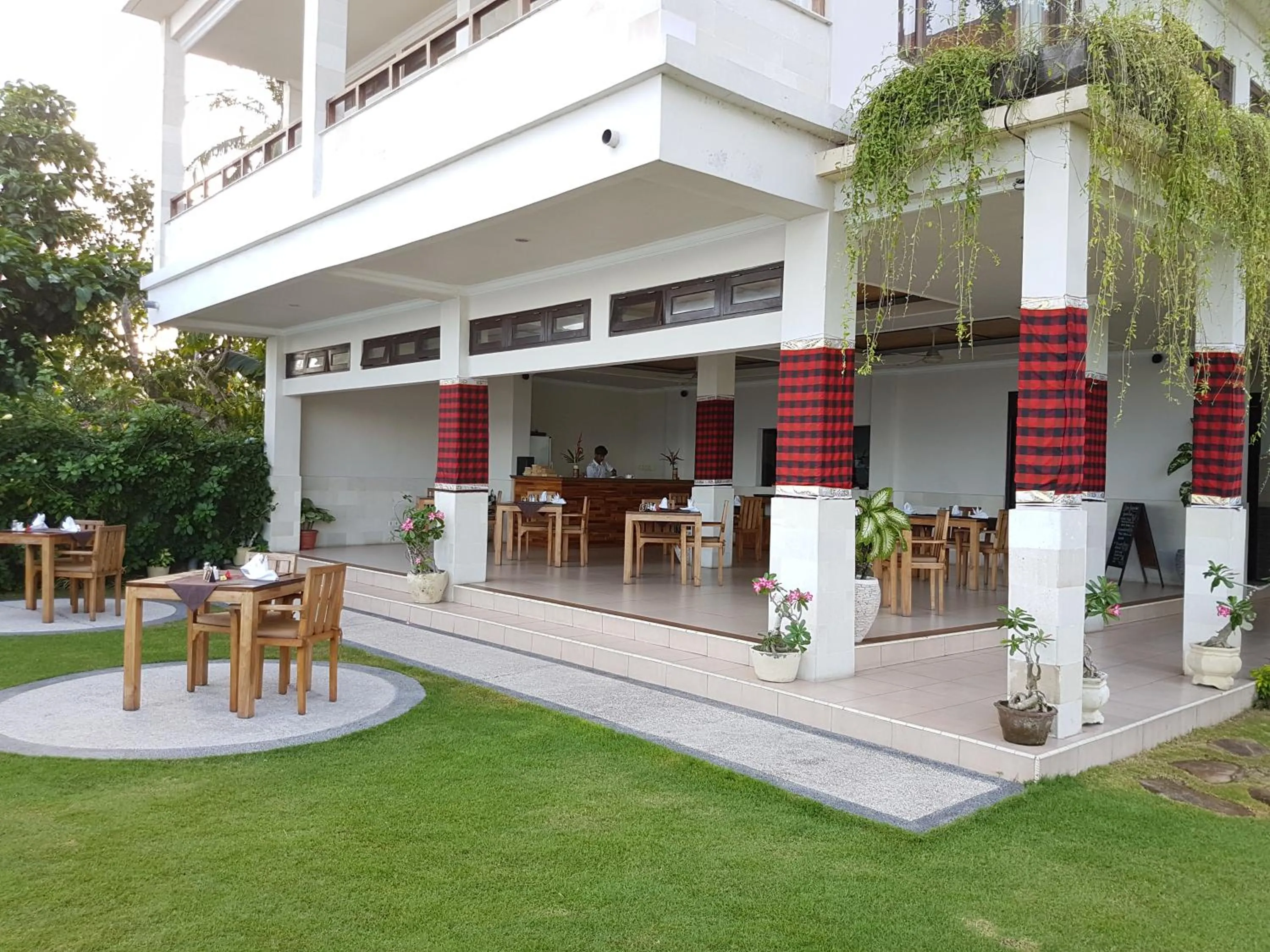 Restaurant/places to eat in Hotel Genggong