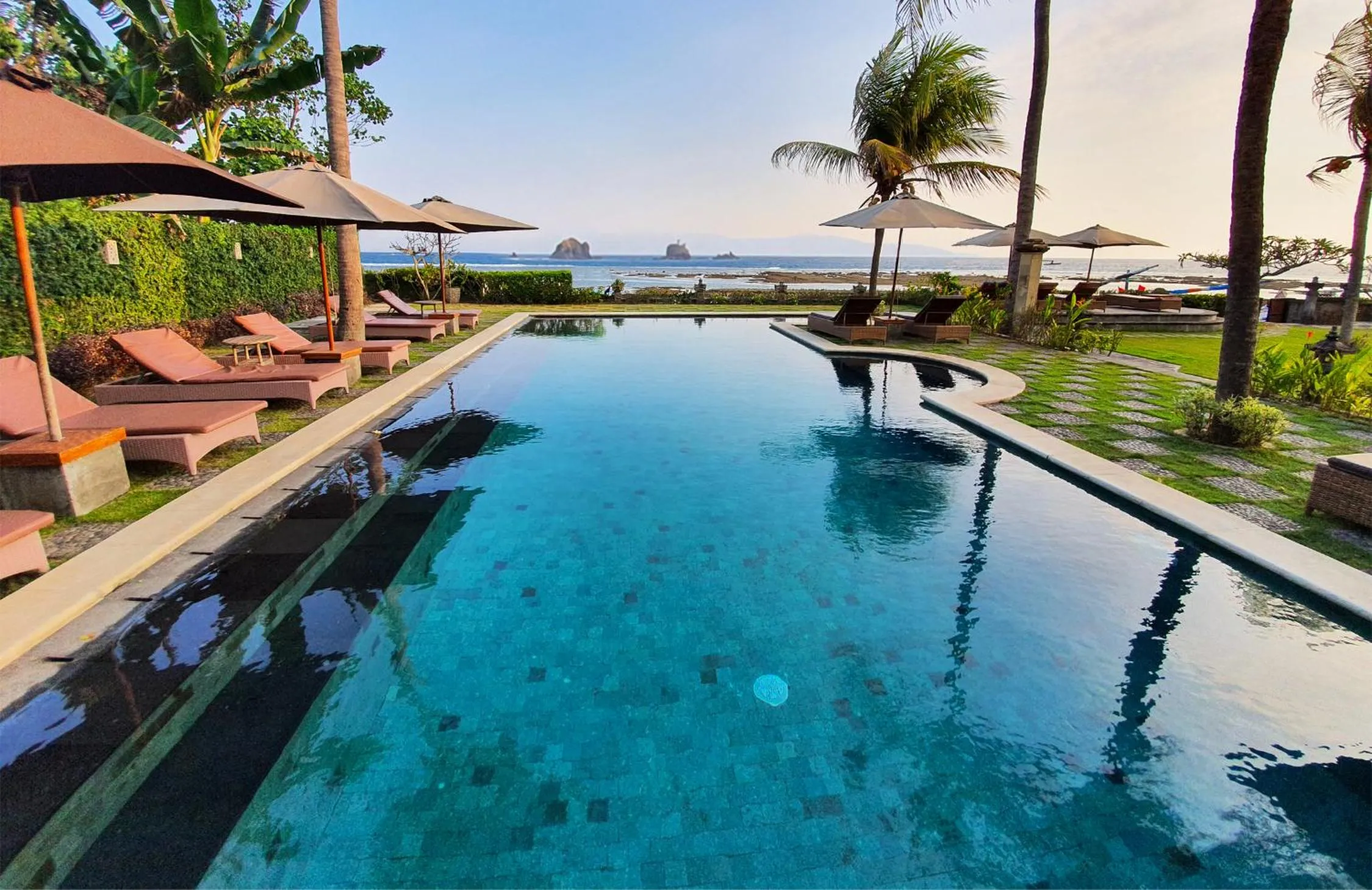 Swimming pool in Hotel Genggong