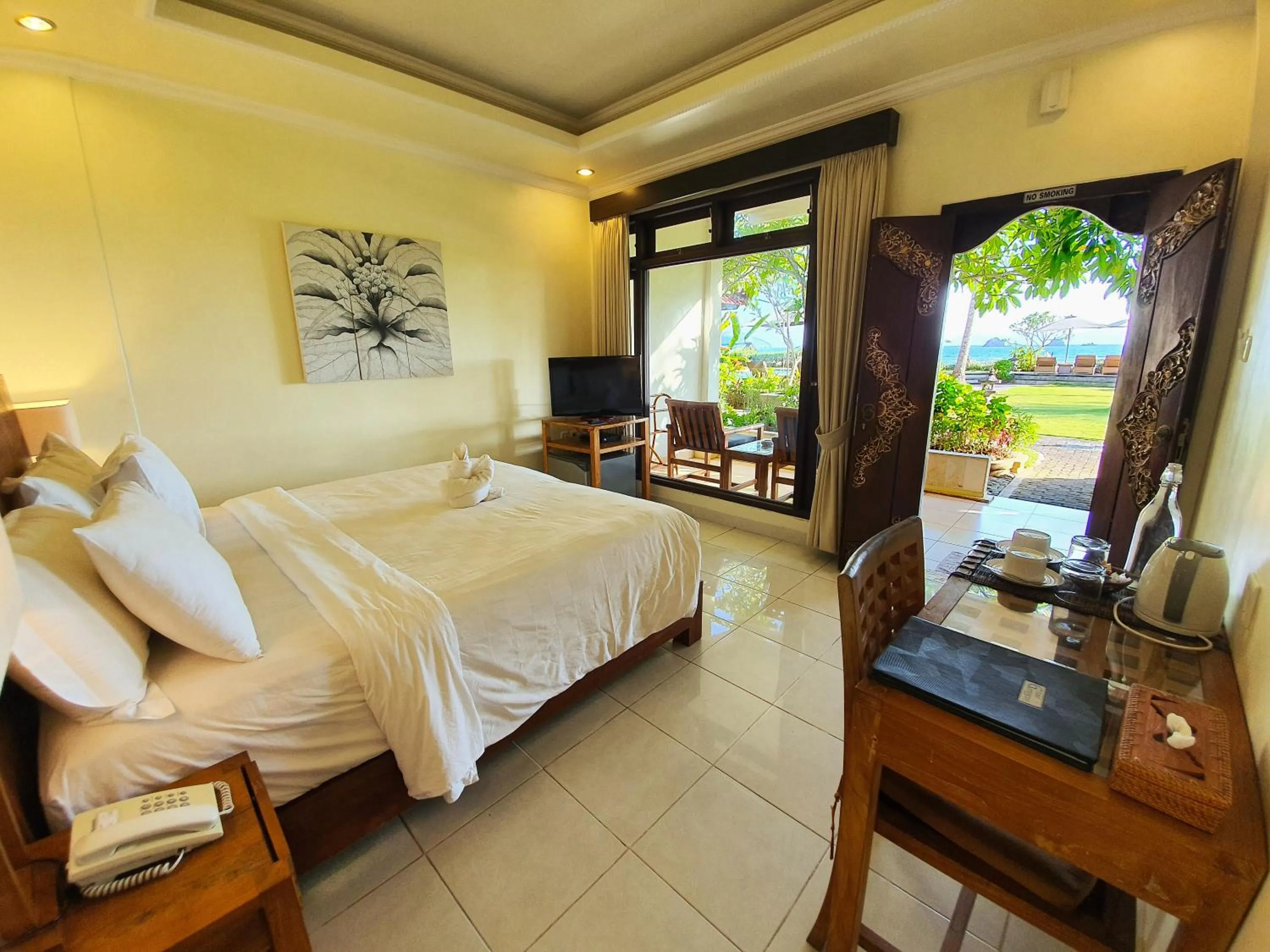 Bedroom, Bed in Hotel Genggong