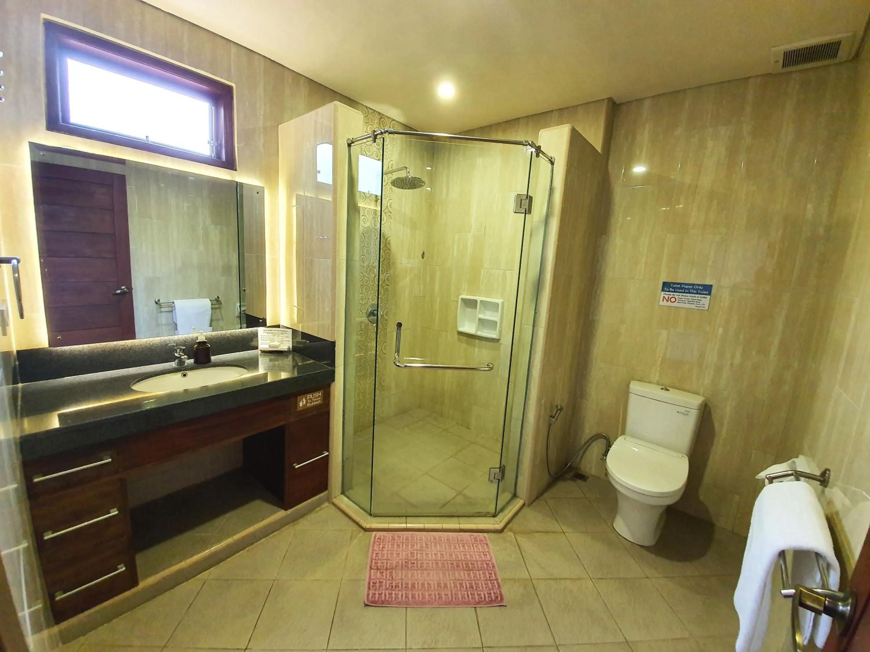 Bathroom in Hotel Genggong