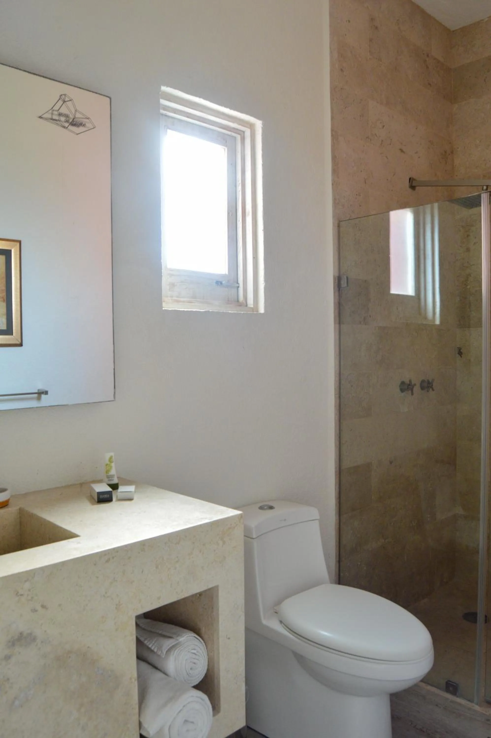 Shower in Hotel de Piedra
