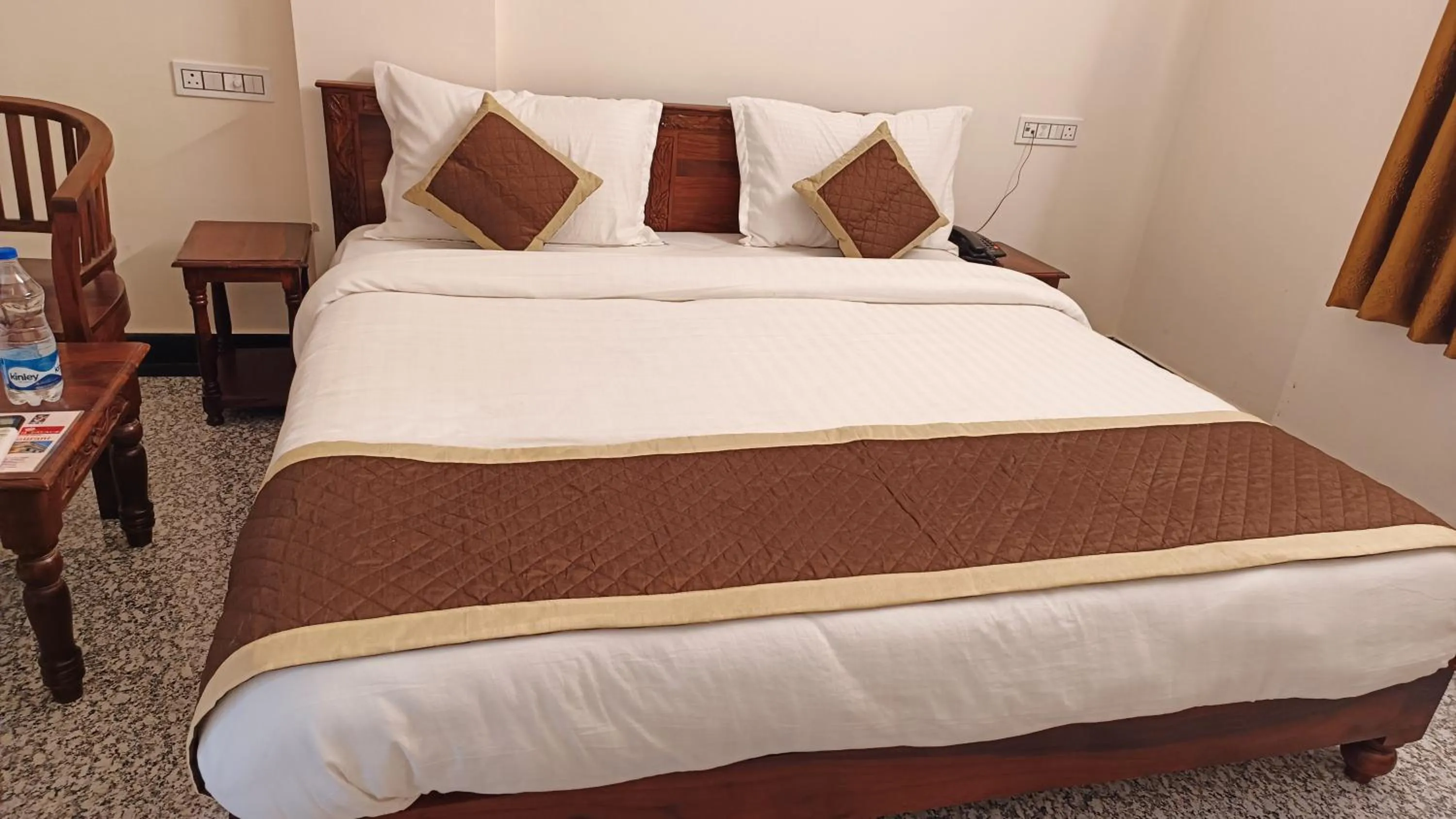 Photo of the whole room, Bed in Teerth Palace Pushkar