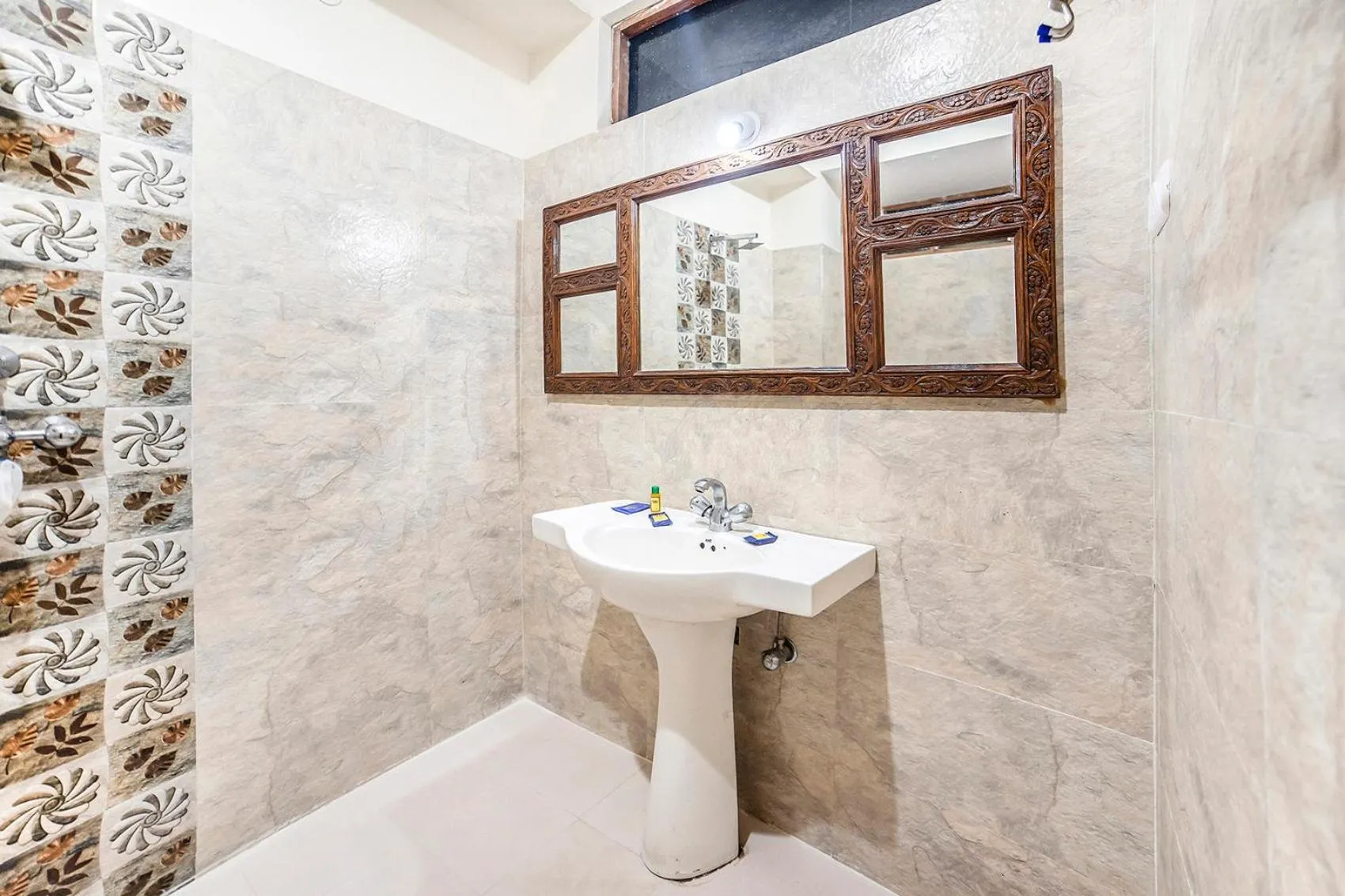 Bathroom in Teerth Palace Pushkar