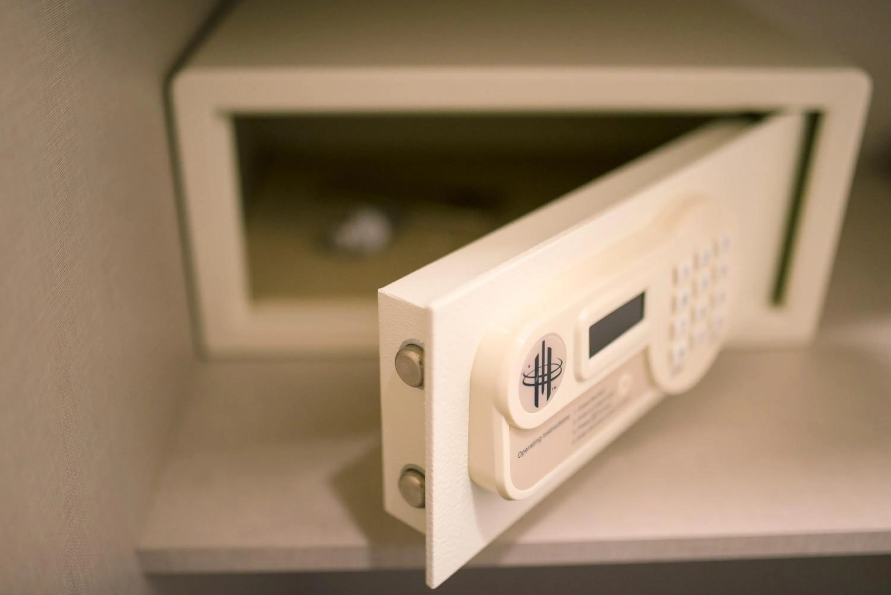 safe in City Nest Modern & Cozy Suites