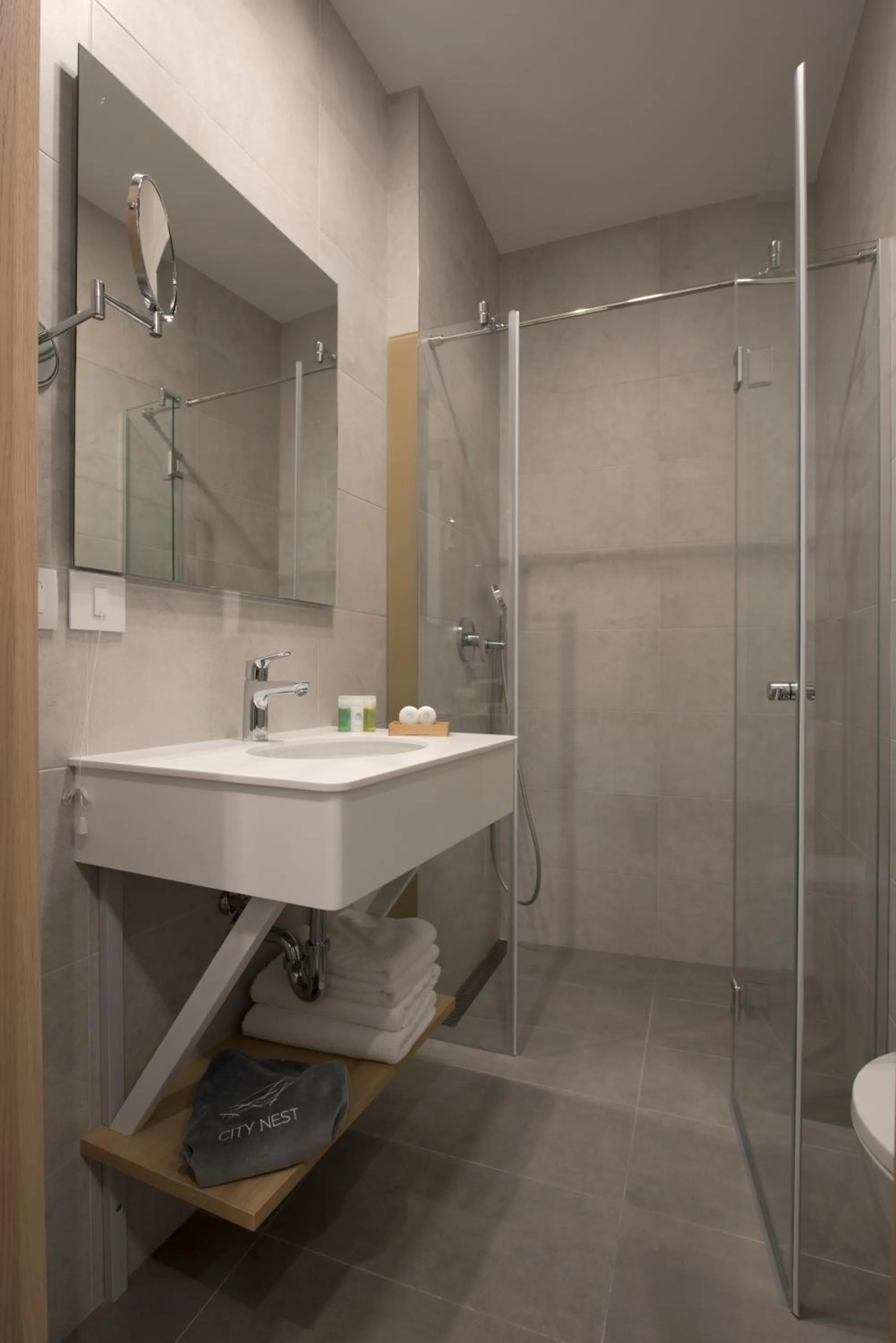 Shower in City Nest Modern & Cozy Suites