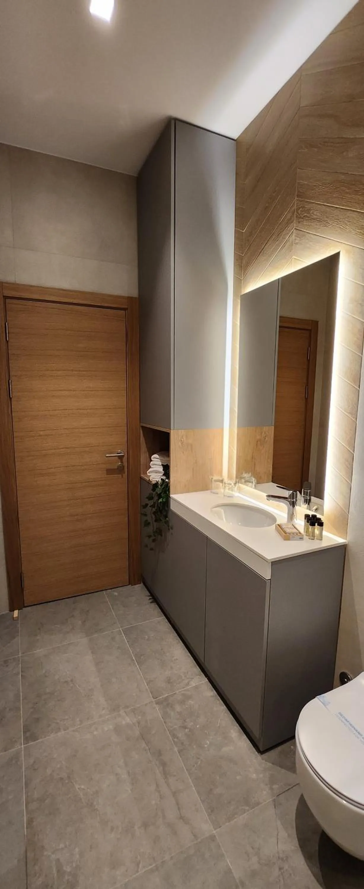 Bathroom in City Nest Modern & Cozy Suites