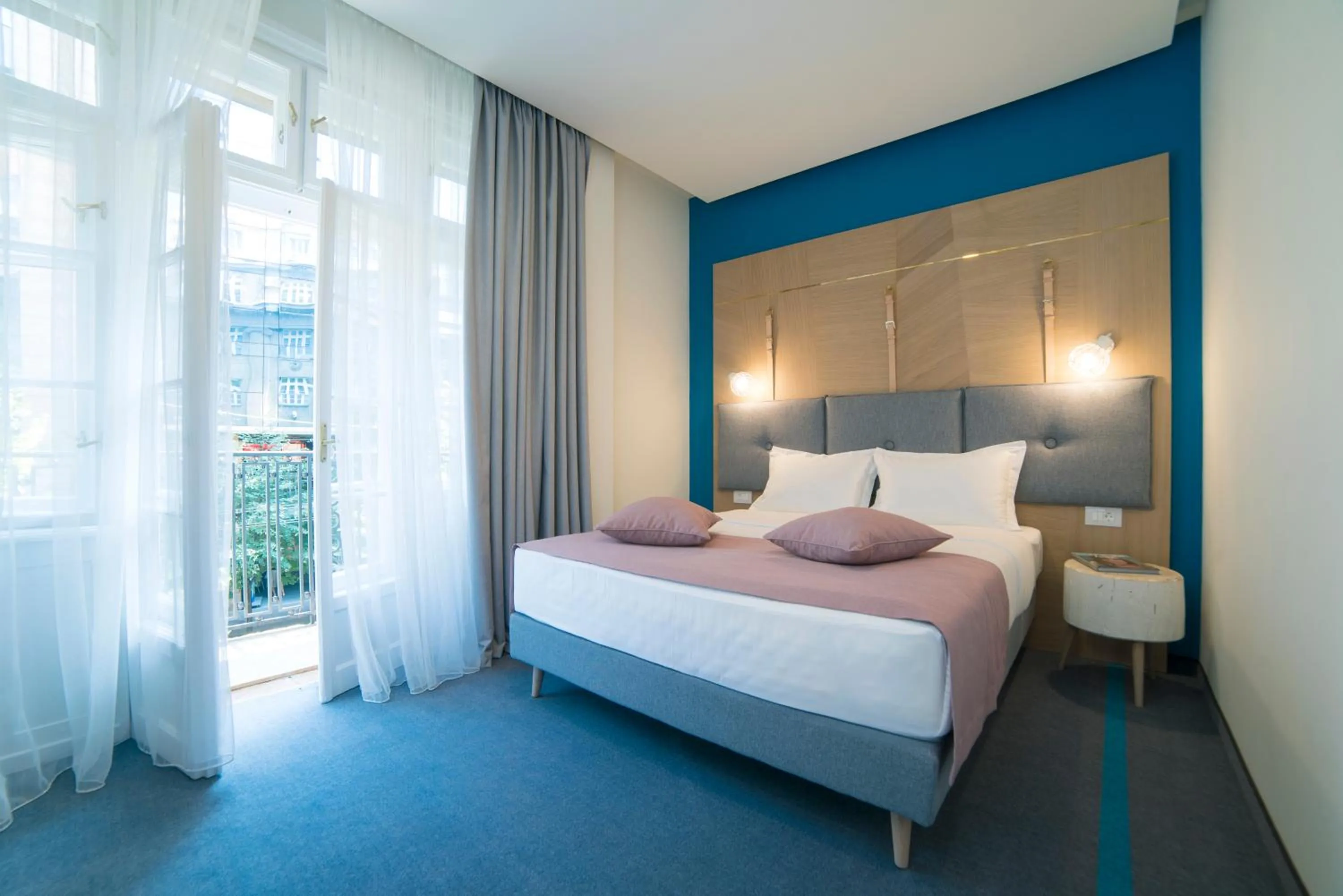 Bed in City Nest Modern & Cozy Suites