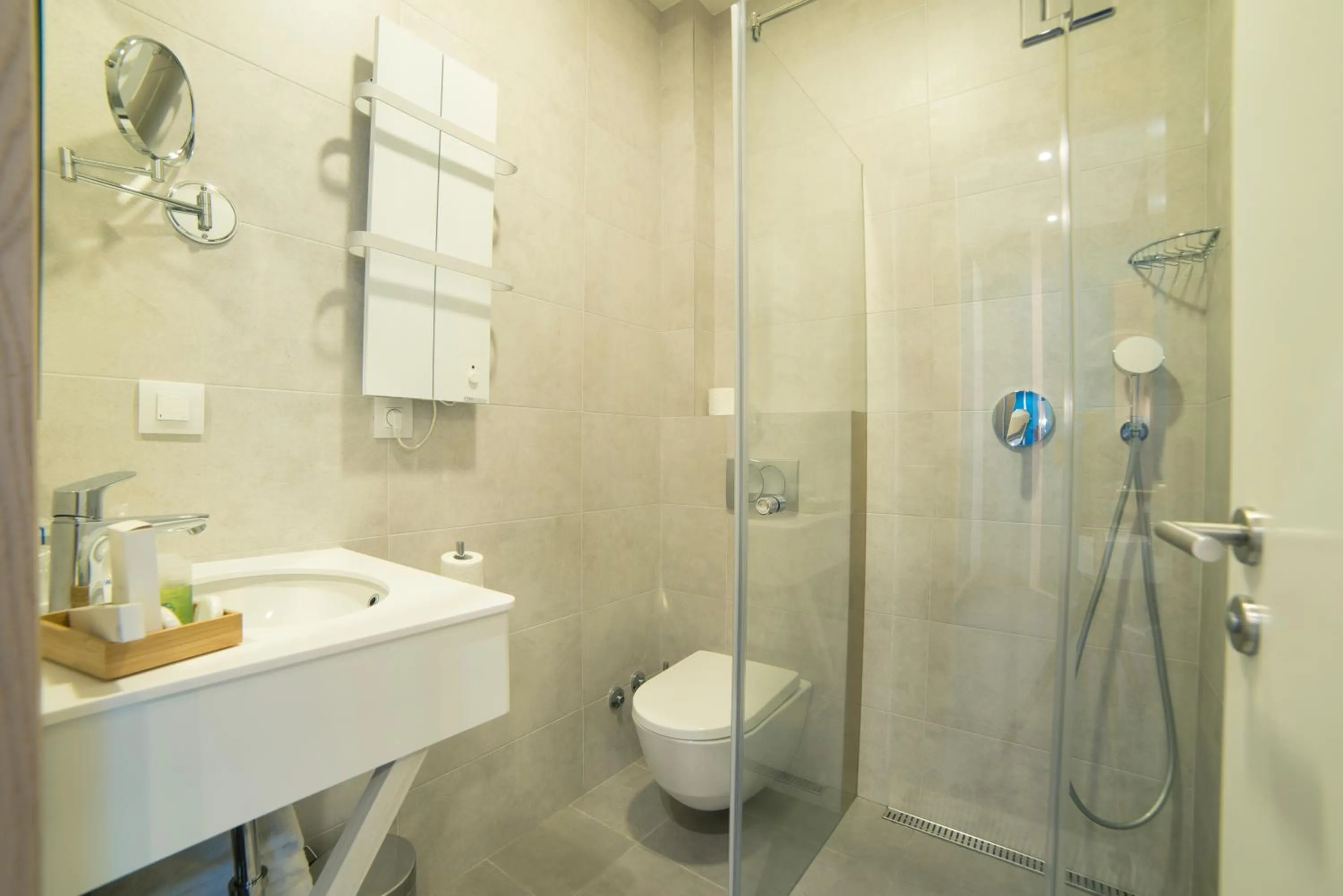 Shower in City Nest Modern & Cozy Suites